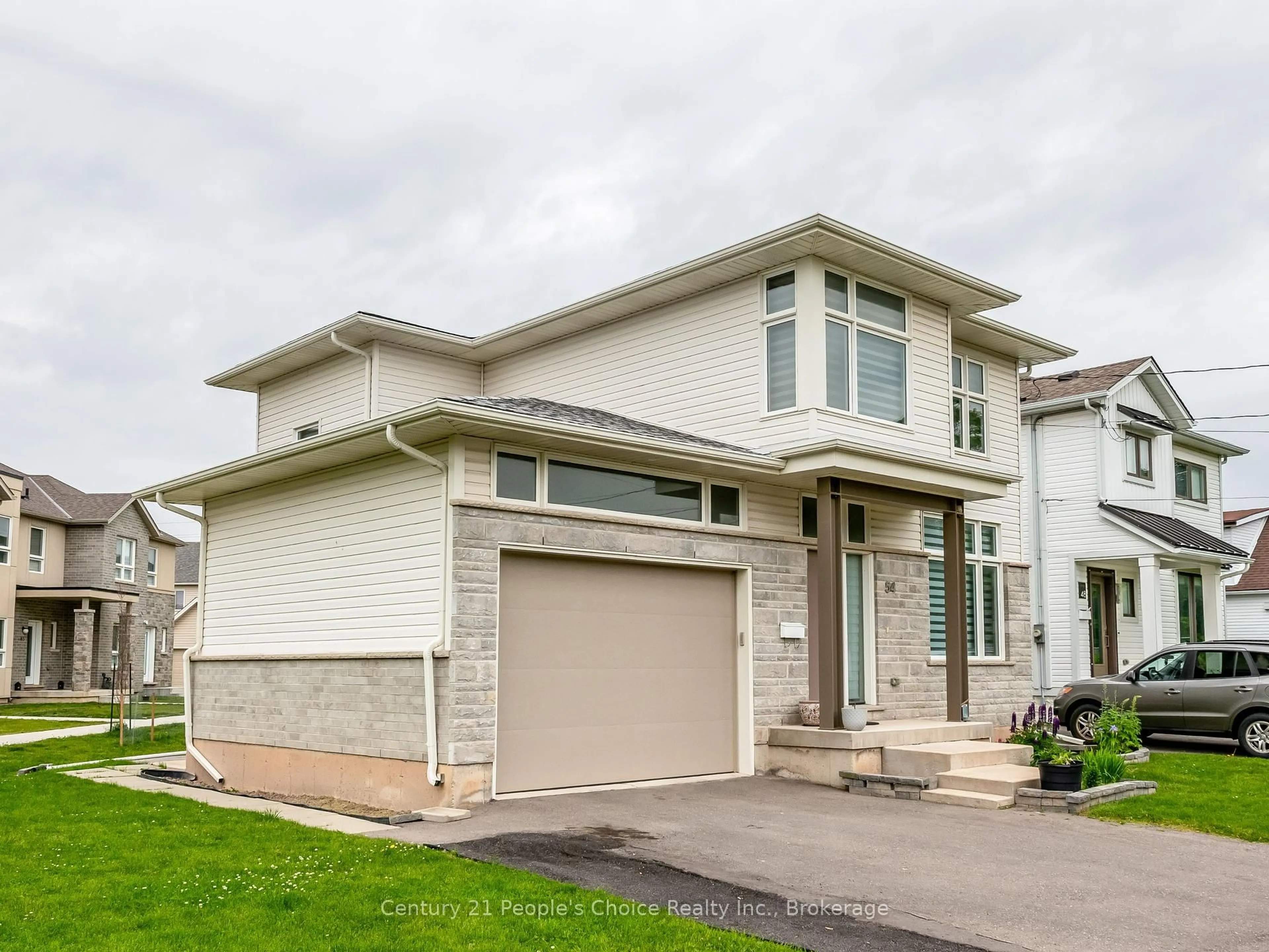 Home with brick exterior material, street for 54 St George St, Welland Ontario L3C 5N2