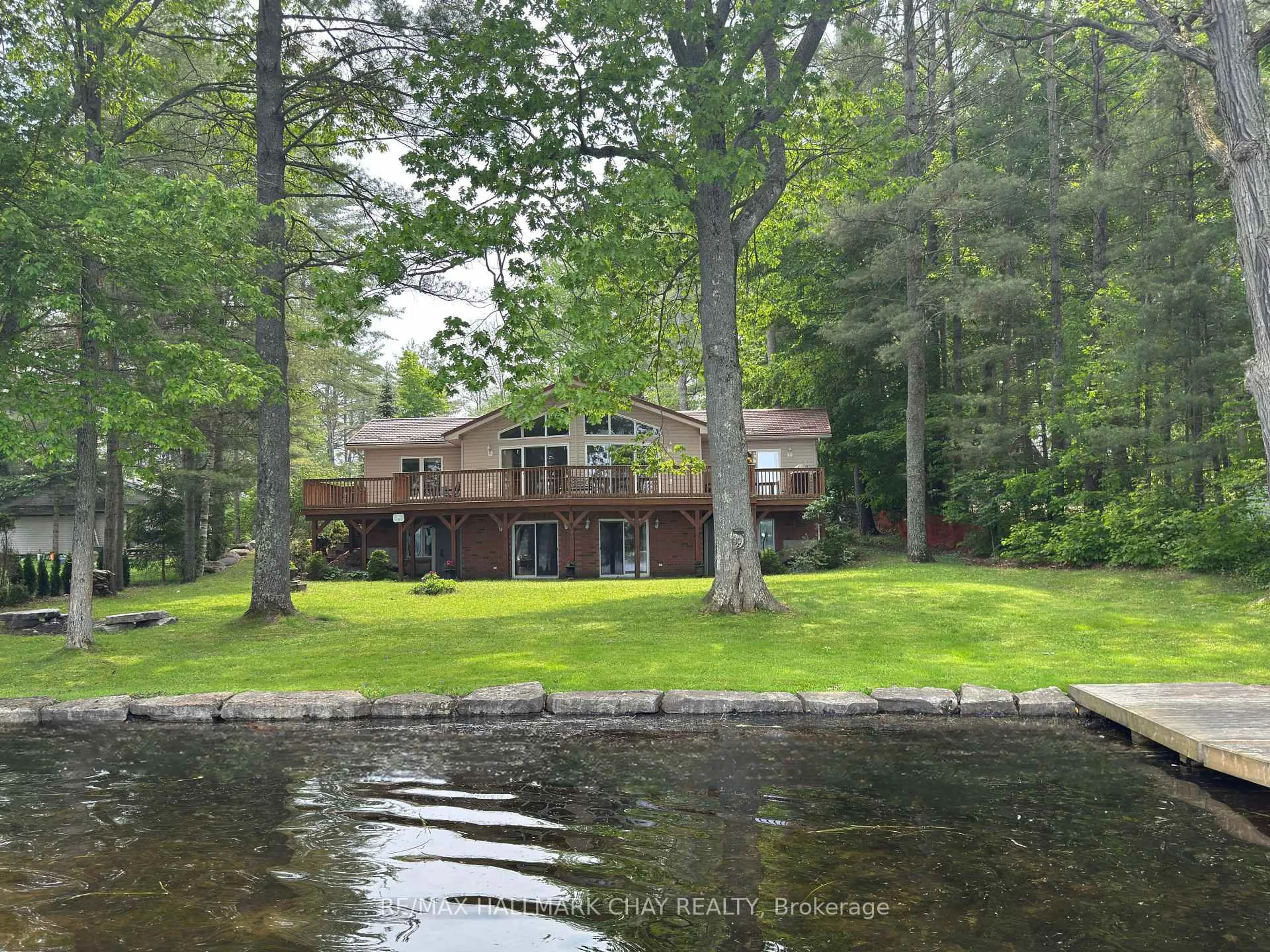 A pic from outside/outdoor area/front of a property/back of a property/a pic from drone, water/lake/river/ocean view for 1832 Kilworthy Rd, Gravenhurst Ontario P0E 1G0