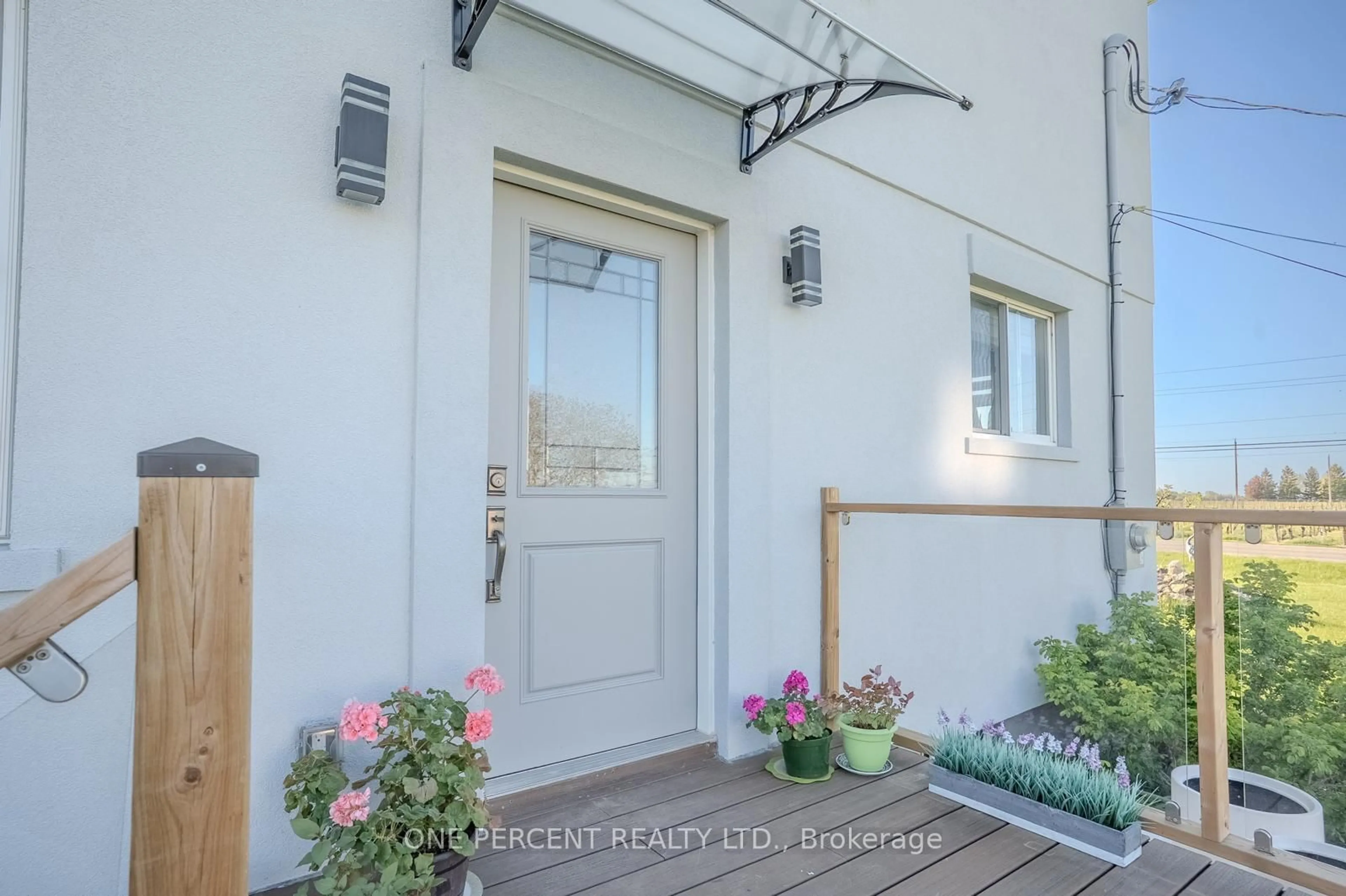 Indoor entryway for 165 East West Line, Niagara-on-the-Lake Ontario L0S 1J0