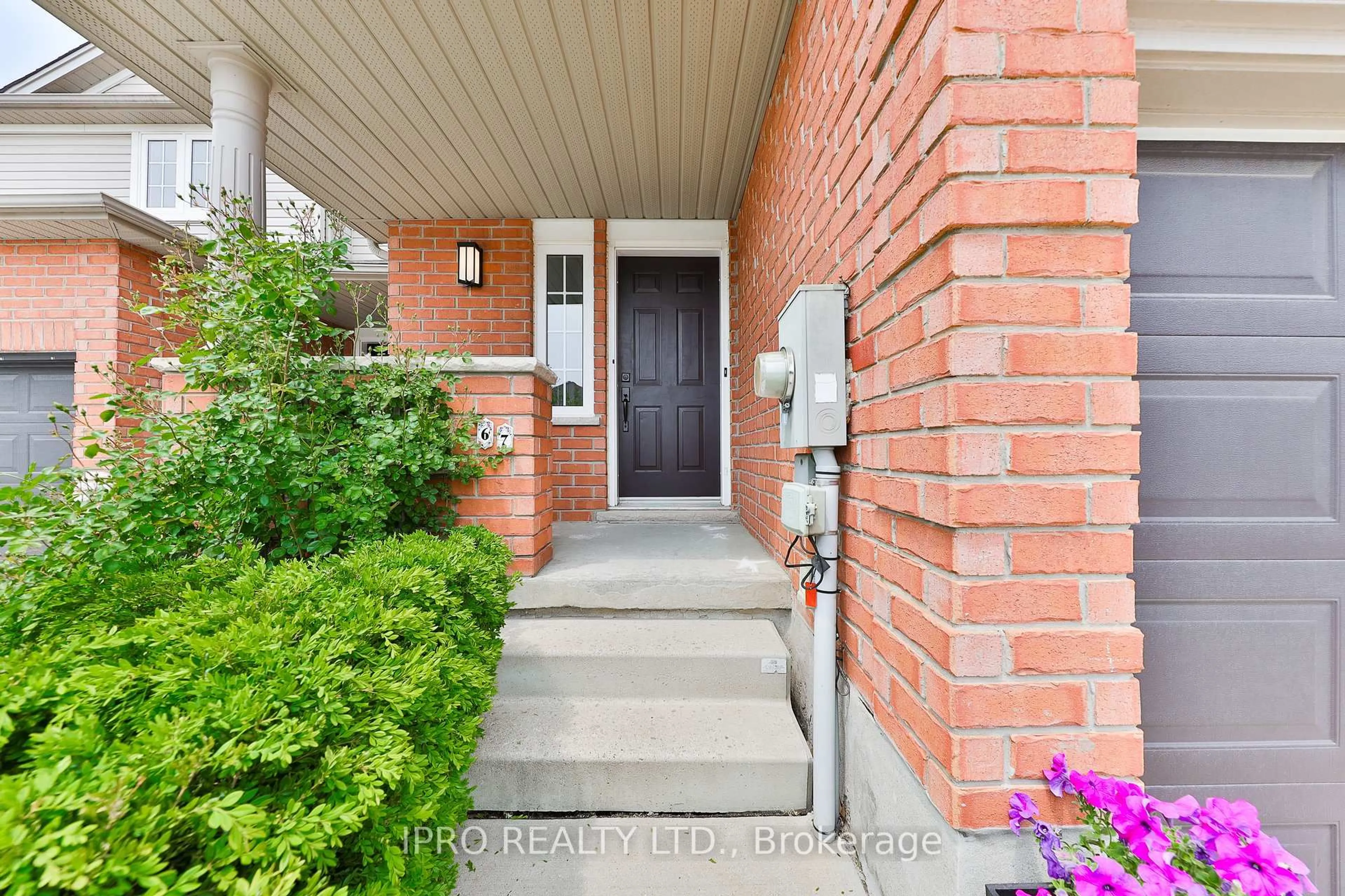 Indoor entryway for 67 Green Gate Blvd, Cambridge Ontario N1T 2E1