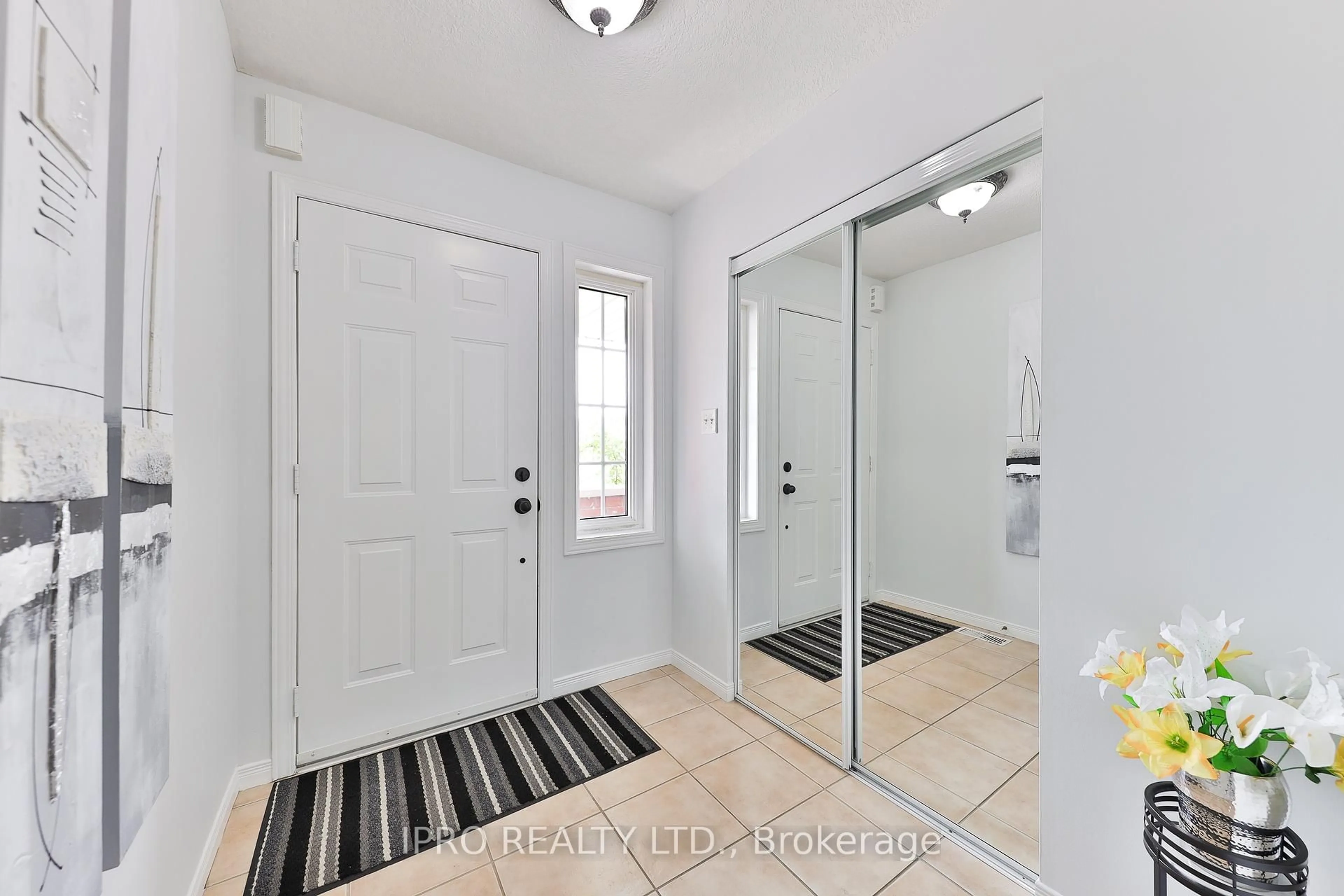 Indoor entryway for 67 Green Gate Blvd, Cambridge Ontario N1T 2E1
