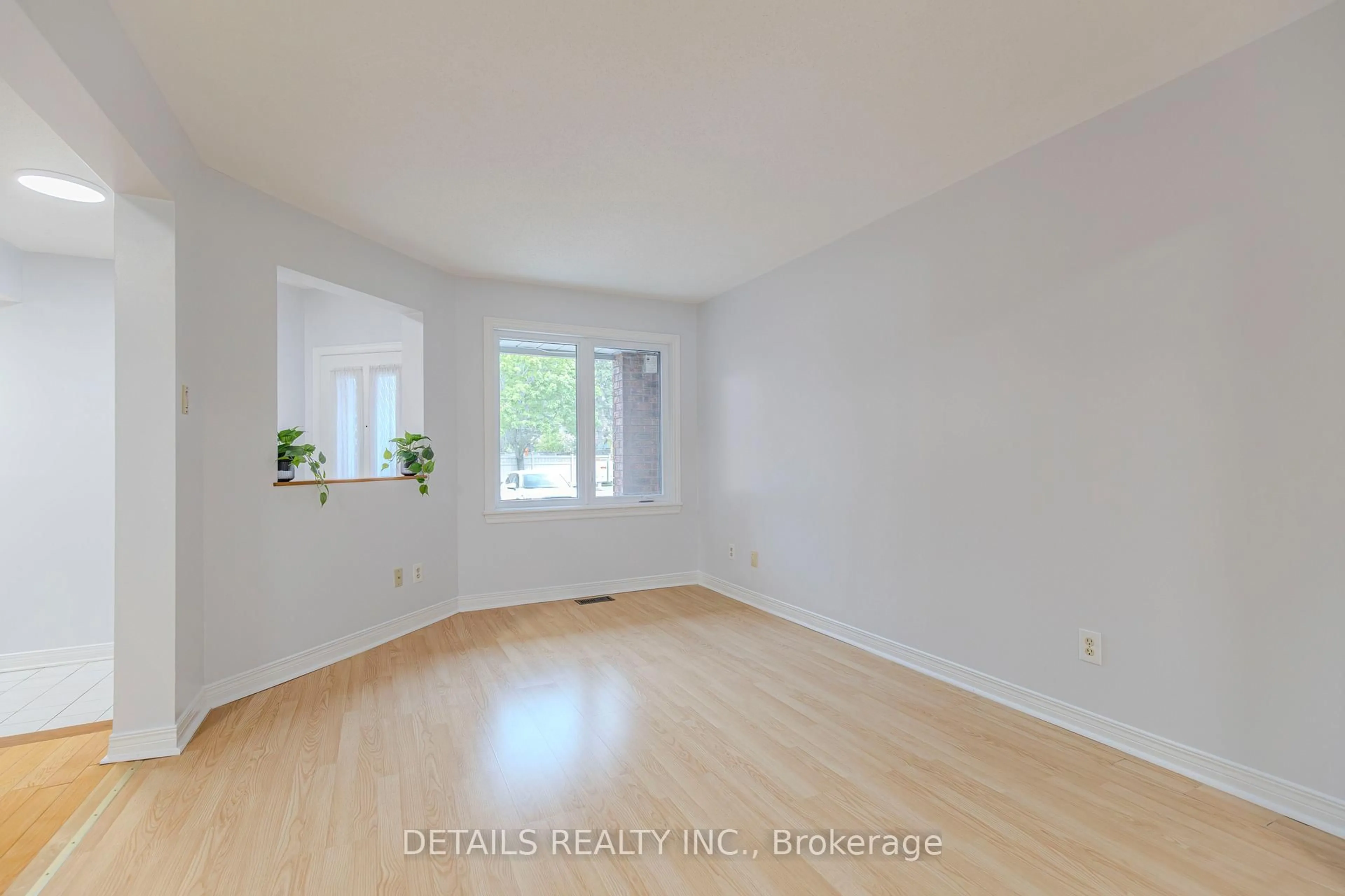 A pic of a room for 32 Winnegreen Crt, Ottawa Ontario K1G 5S2