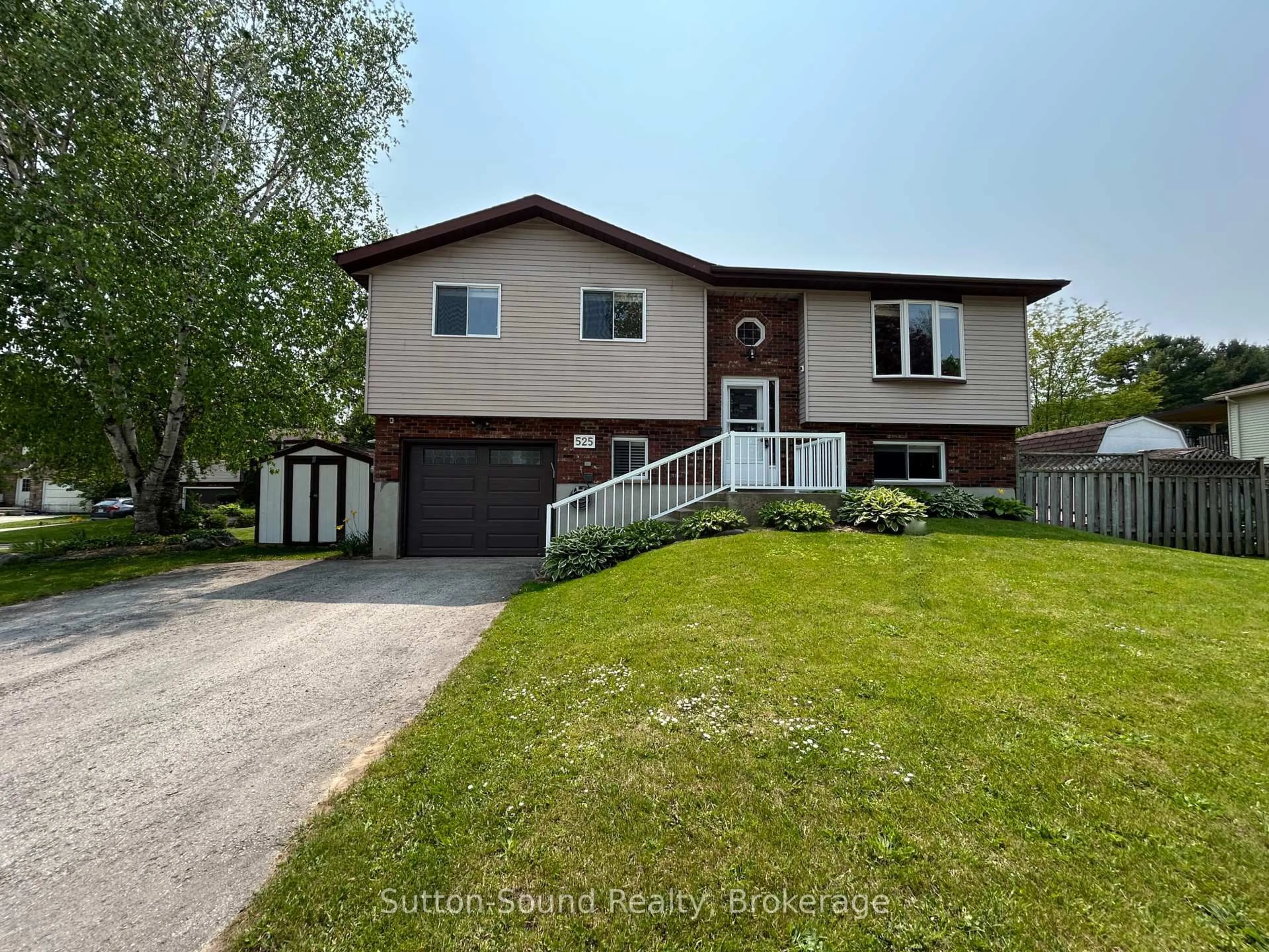 Home with vinyl exterior material, unknown for 525 2nd St, Owen Sound Ontario N4K 6R6