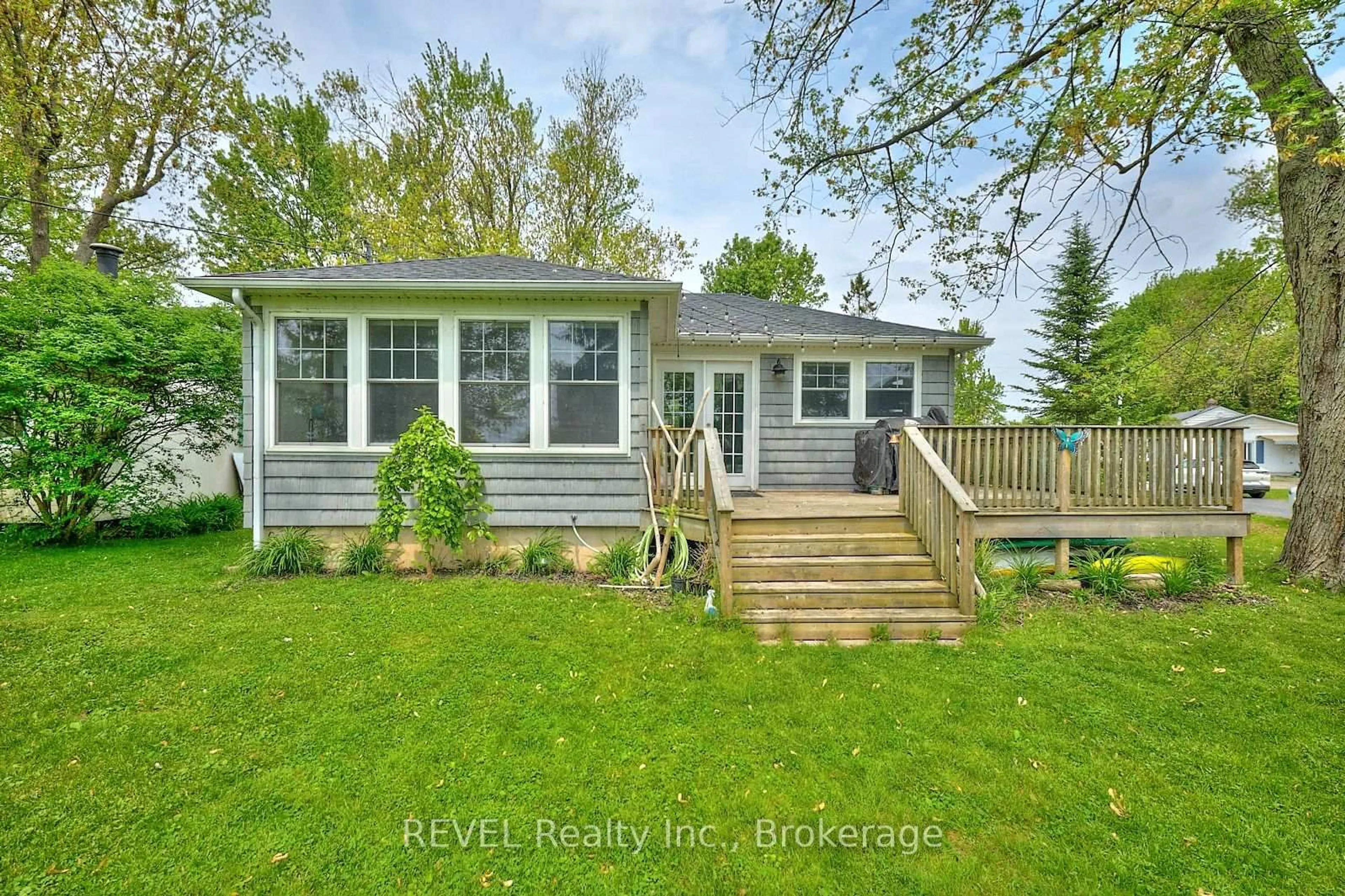 Home with vinyl exterior material, water/lake/river/ocean view for 11138 CHURCHILL Ave, Wainfleet Ontario L0S 1V0