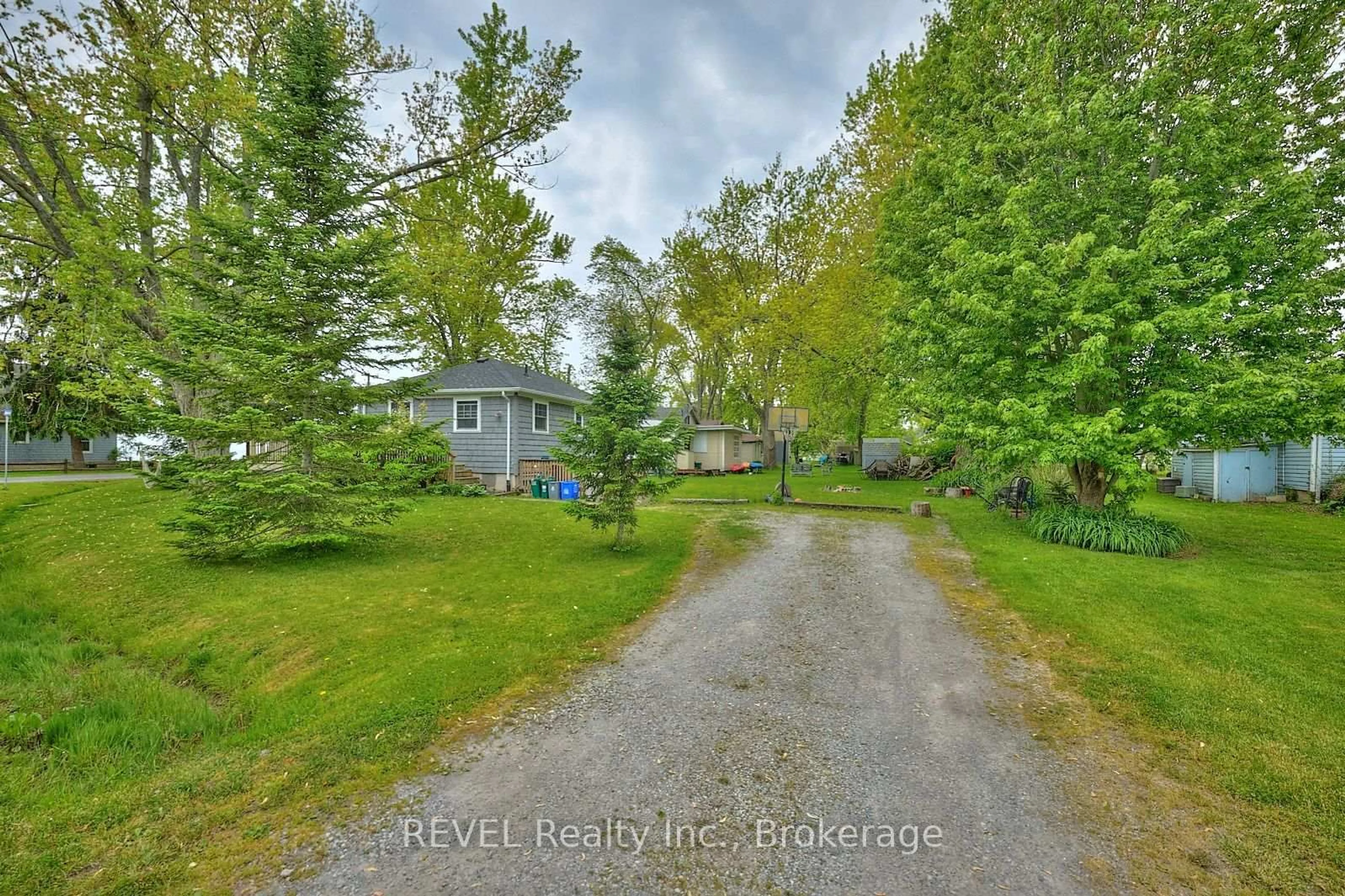 A pic from outside/outdoor area/front of a property/back of a property/a pic from drone, unknown for 11138 CHURCHILL Ave, Wainfleet Ontario L0S 1V0