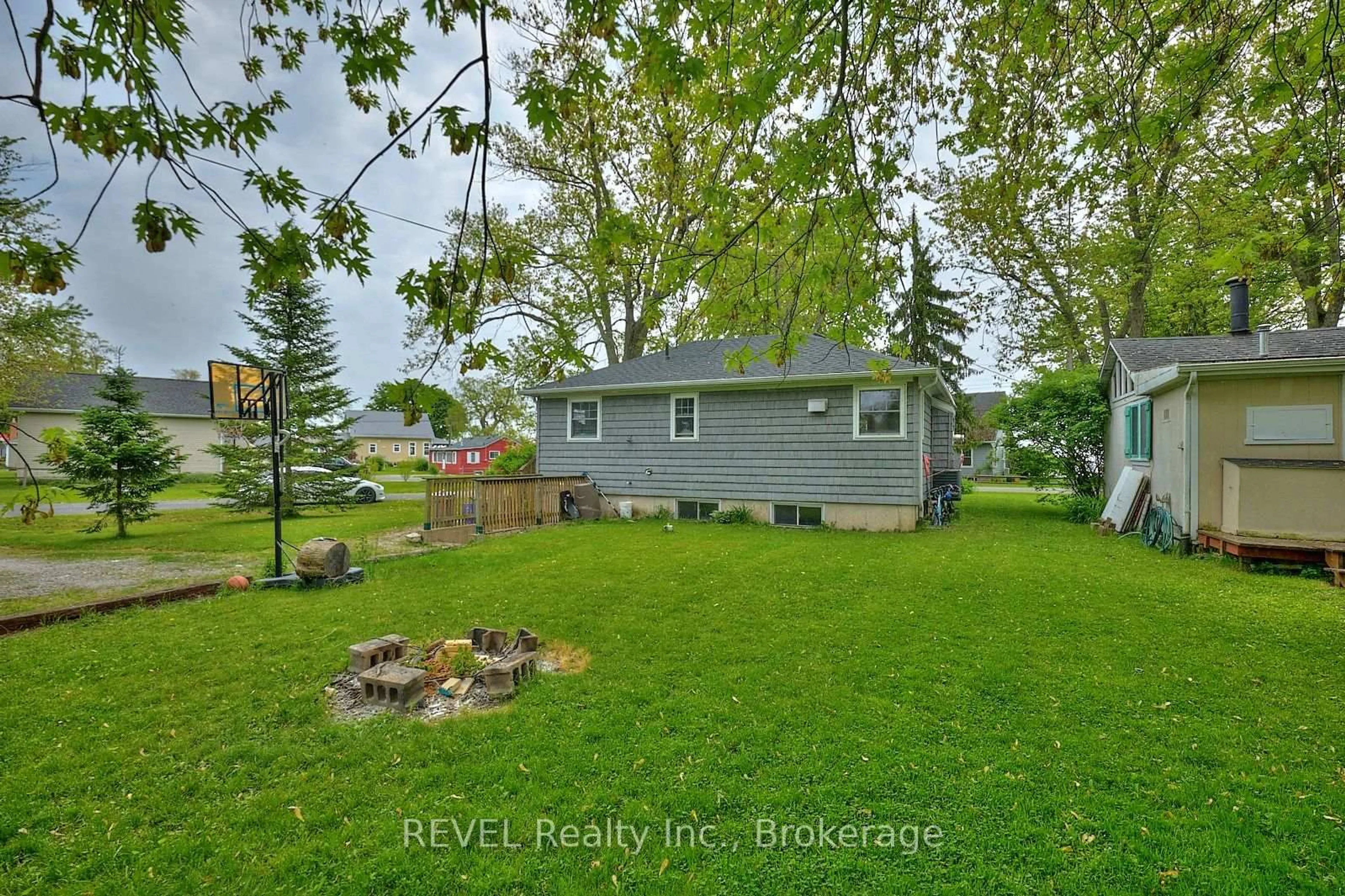 Patio, water/lake/river/ocean view for 11138 CHURCHILL Ave, Wainfleet Ontario L0S 1V0