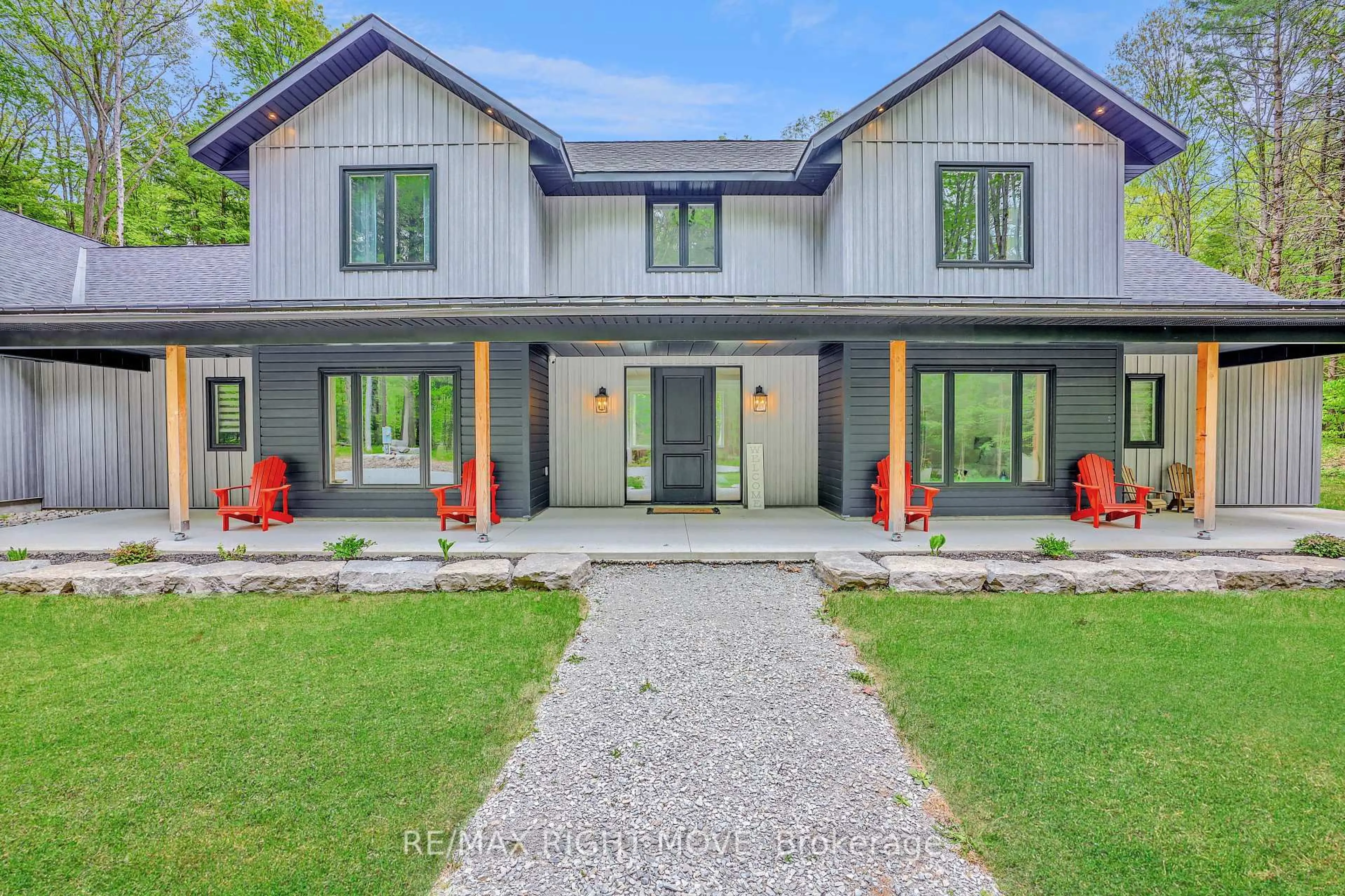 Home with brick exterior material, street for 1025 Davis Dr, Gravenhurst Ontario P0E 1N0