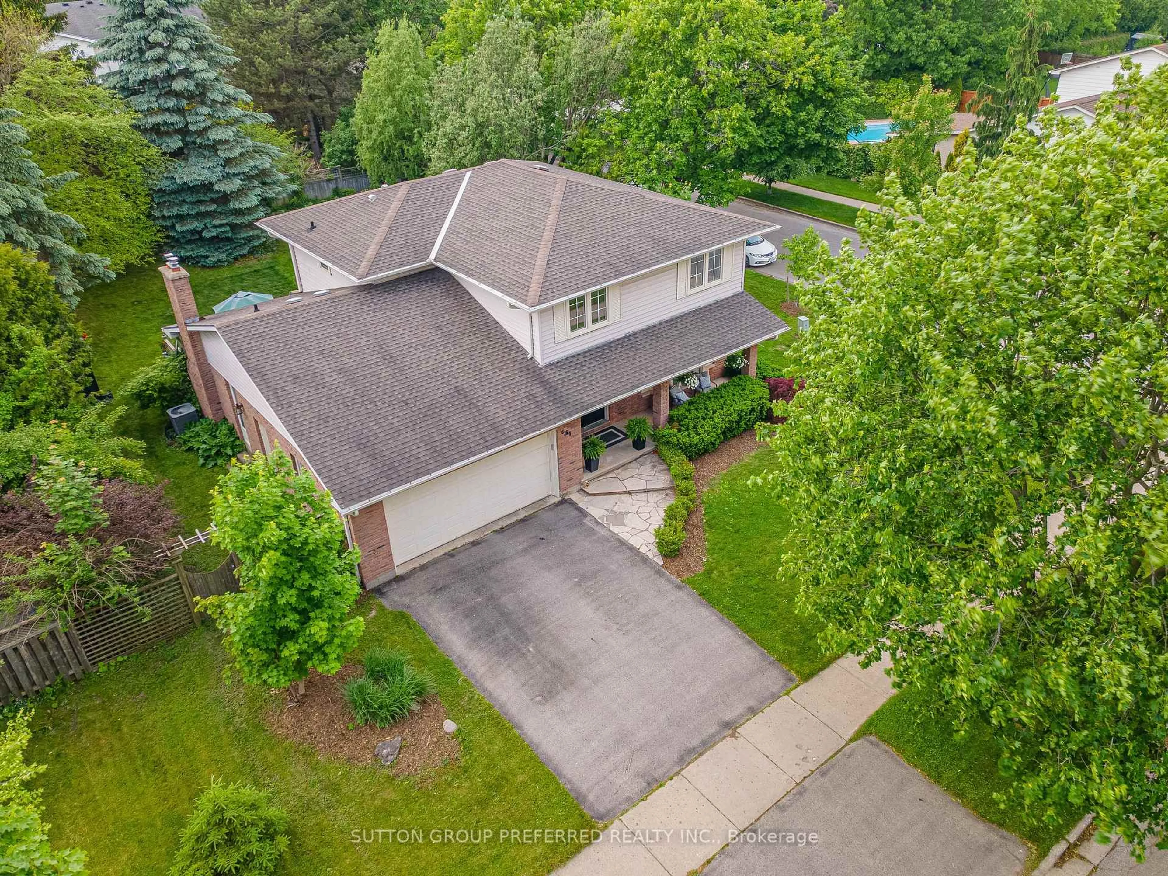 A pic from outside/outdoor area/front of a property/back of a property/a pic from drone, street for 661 CRANBROOK Rd, London South Ontario N6K 1W8