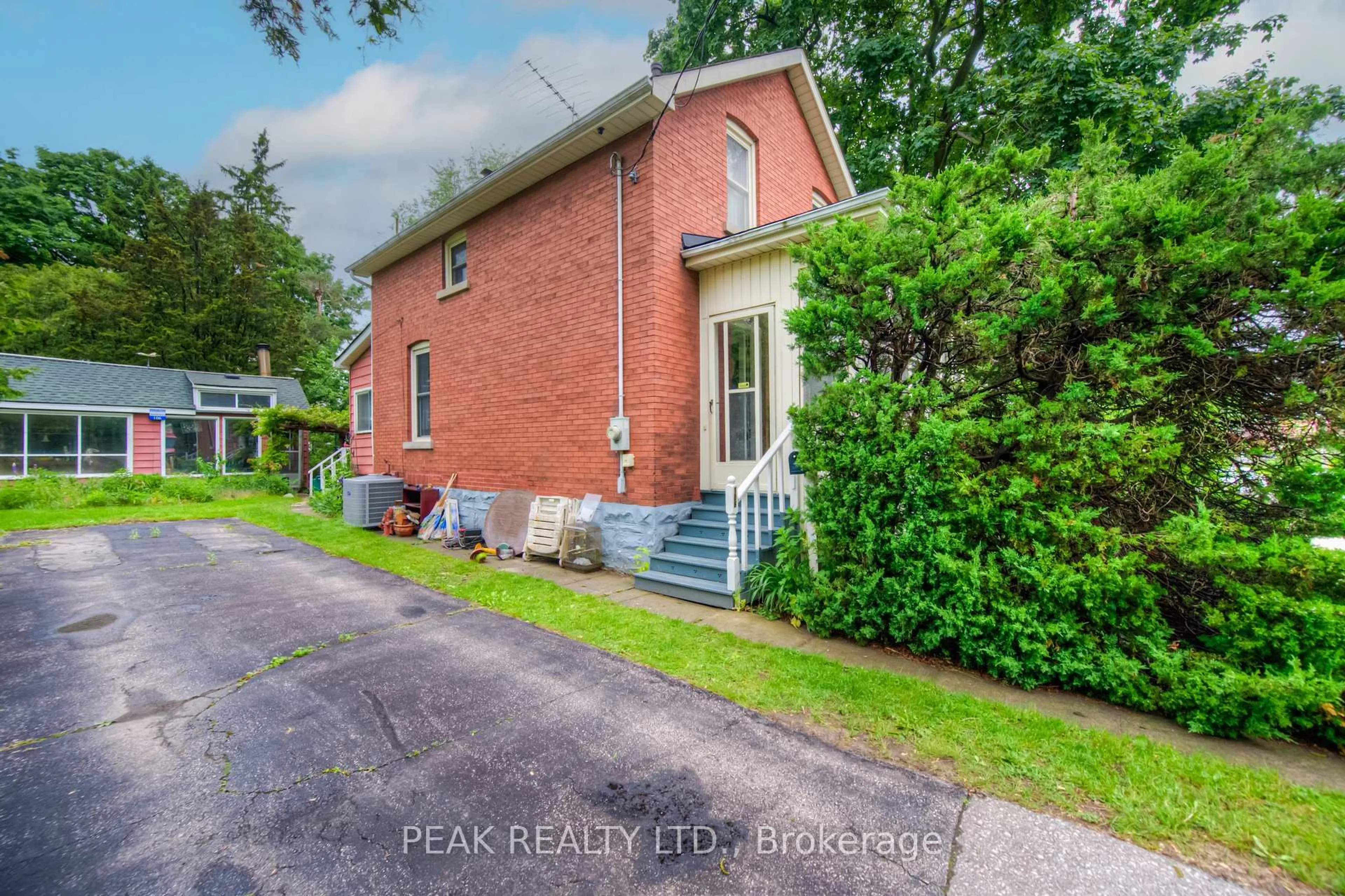 Home with brick exterior material, street for 106 Selkirk St, Cambridge Ontario N1S 1Z4