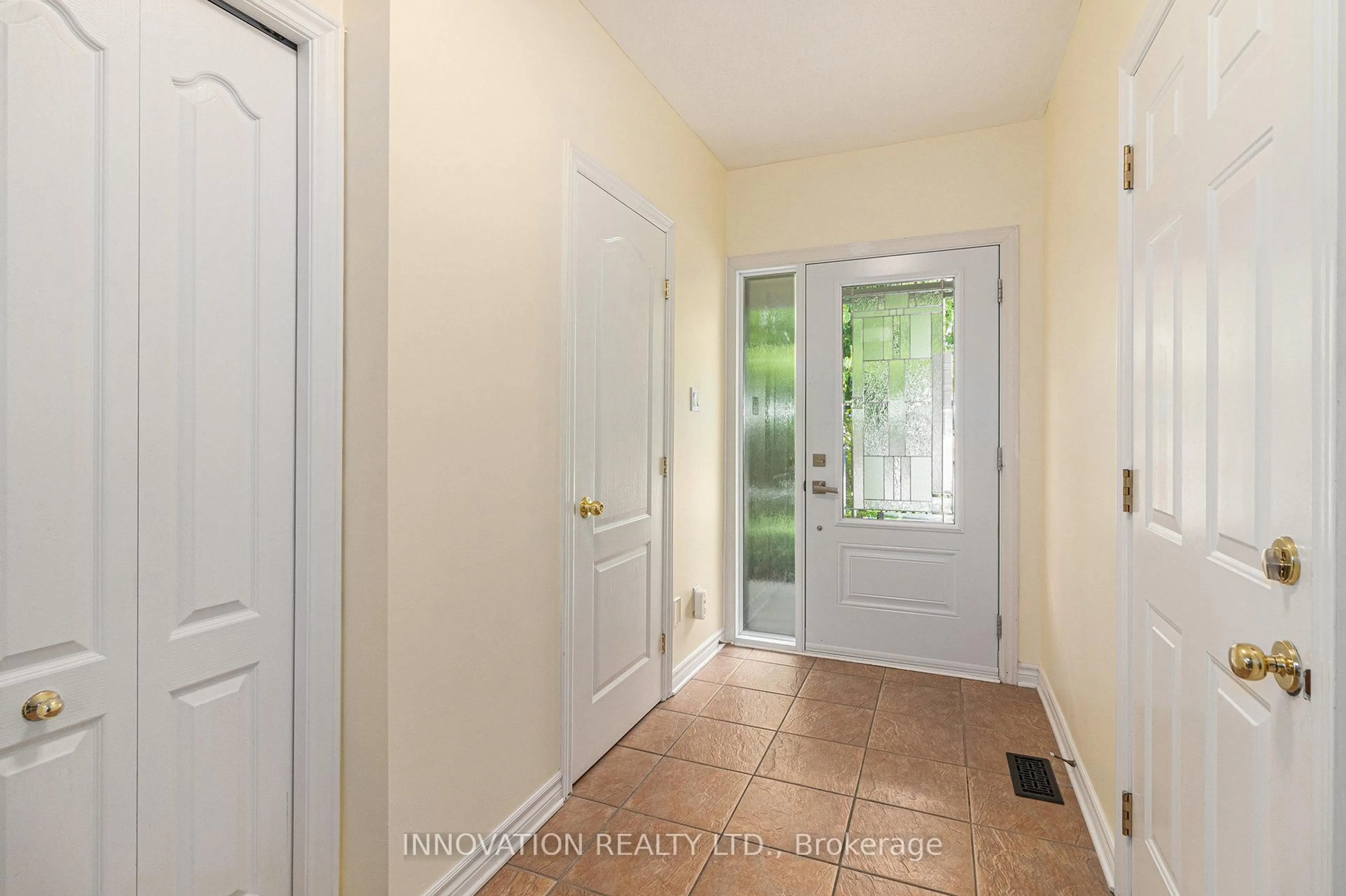 Indoor entryway for 47 Alameda Way, Ottawa Ontario K2J 5B3