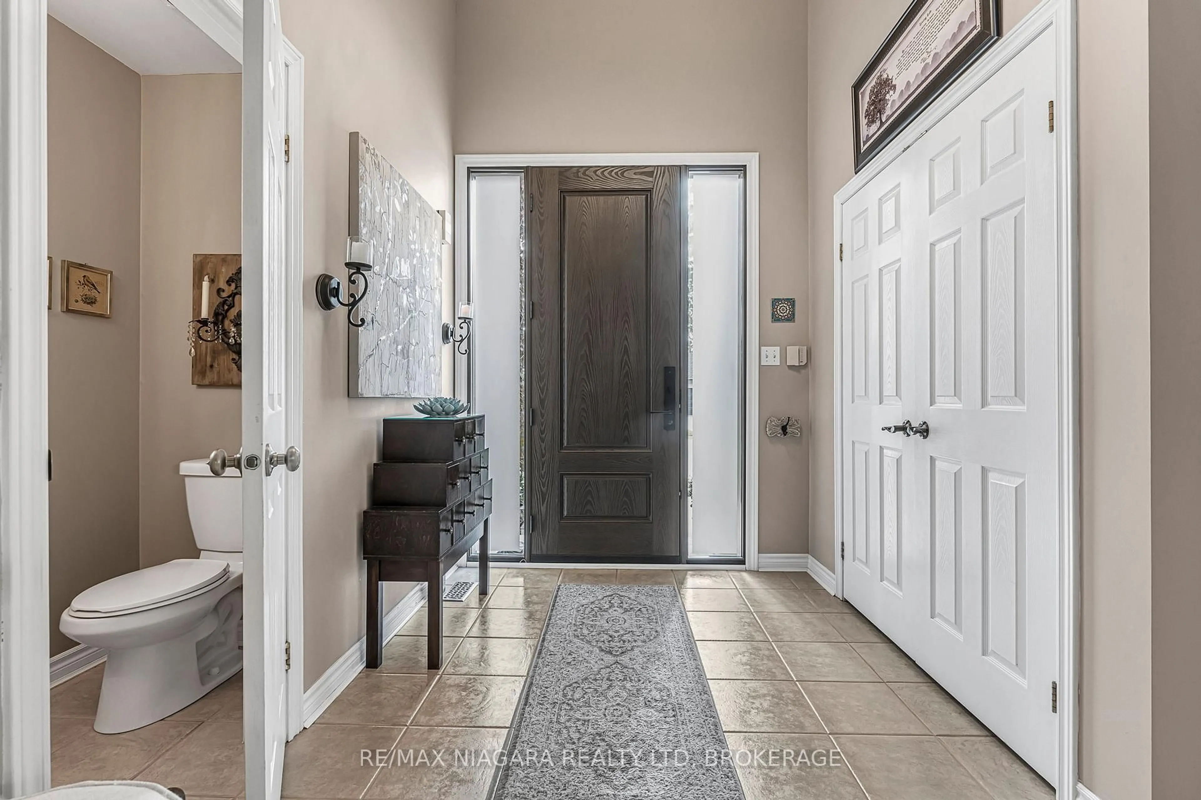 Indoor entryway for 52 Cabriolet Cres, Hamilton Ontario L9K 1K6