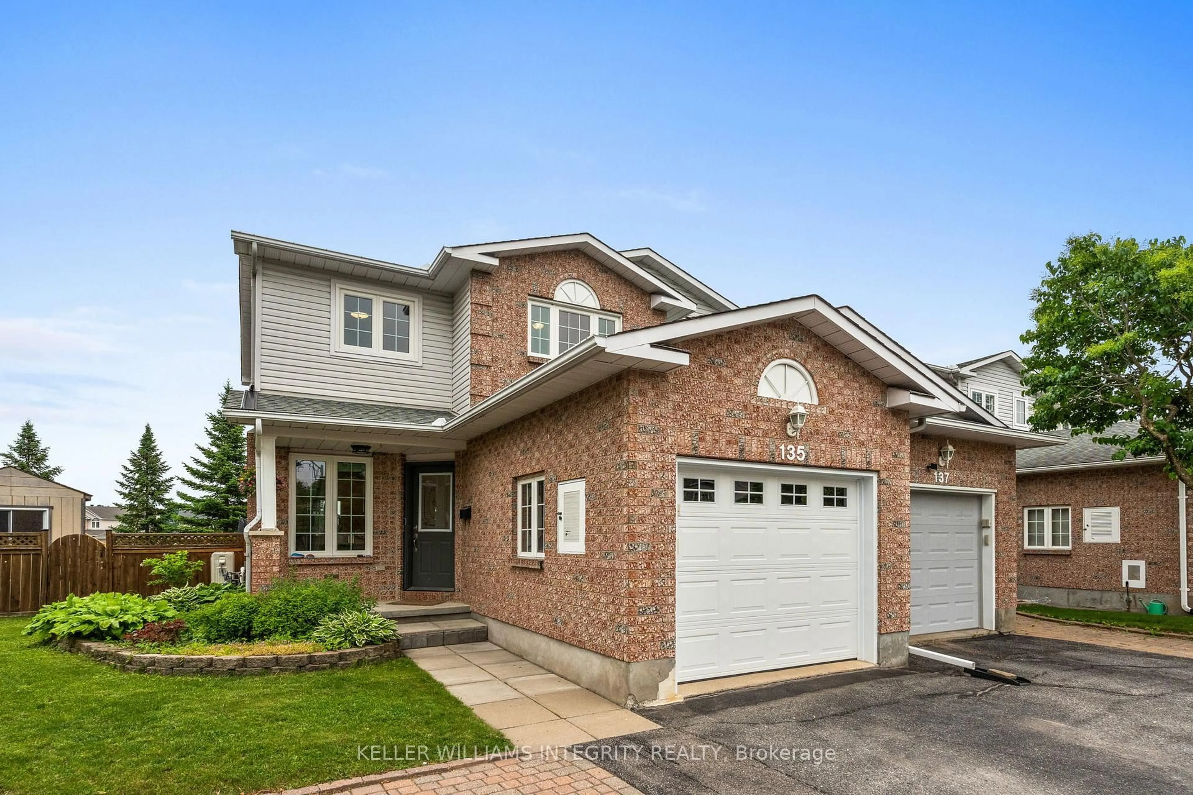 Home with brick exterior material, street for 135 Whalings Circ, Stittsville Ontario K2S 1S4