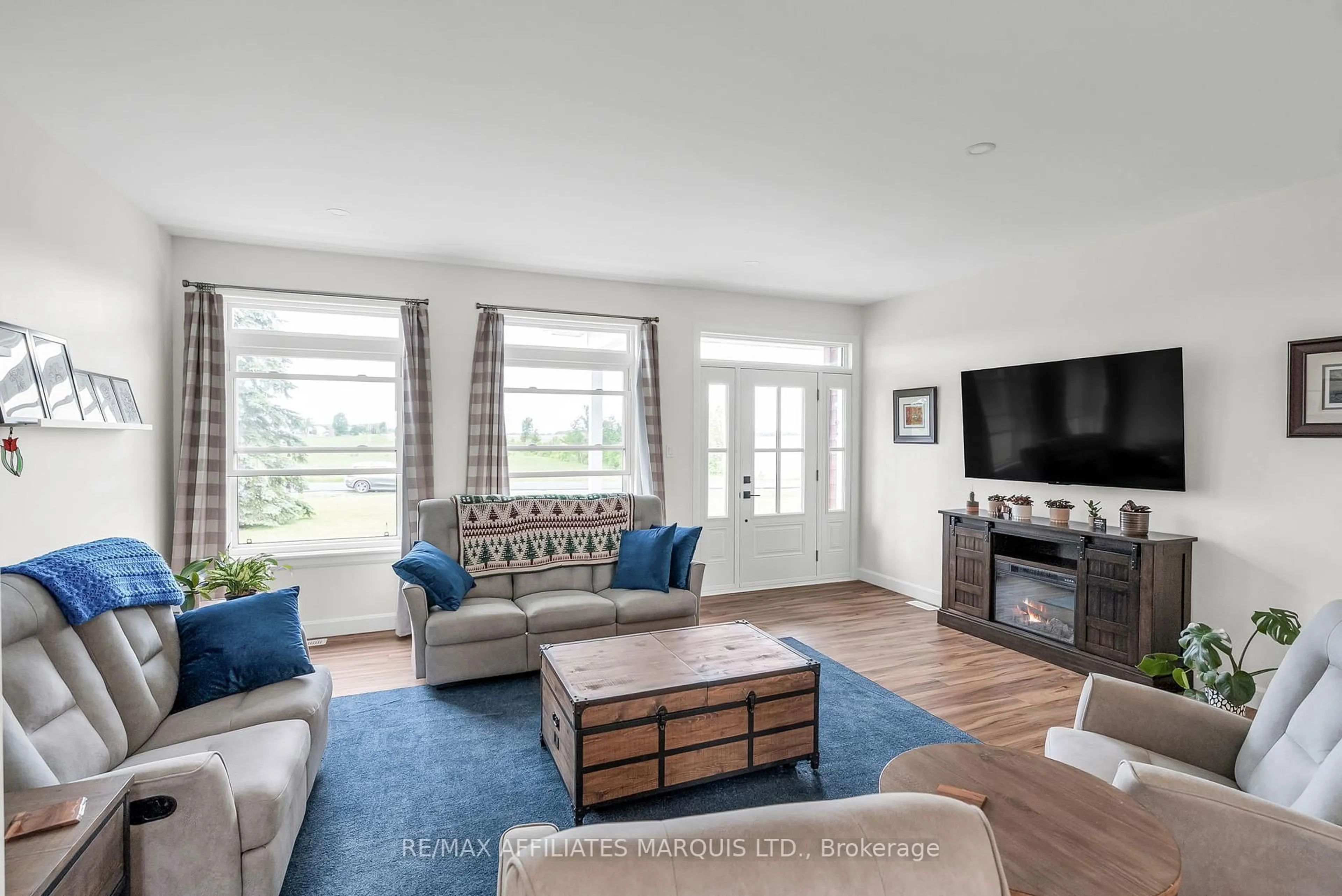 Living room with furniture, unknown for 21038 Mccormick Rd, North Glengarry Ontario K0C 1A0