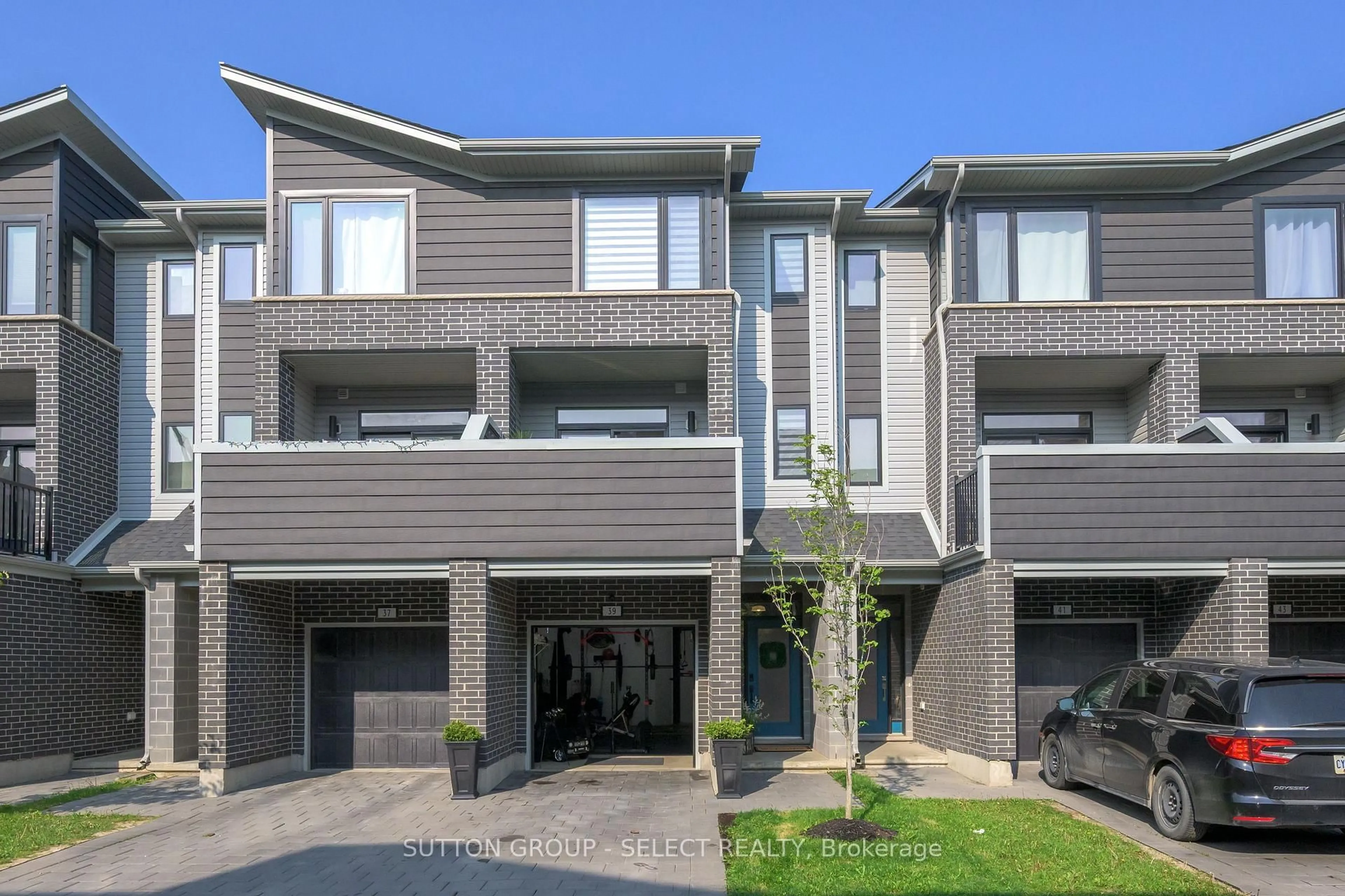A pic from outside/outdoor area/front of a property/back of a property/a pic from drone, street for 177 Edgevalley Rd #39, London East Ontario N5V 0C5