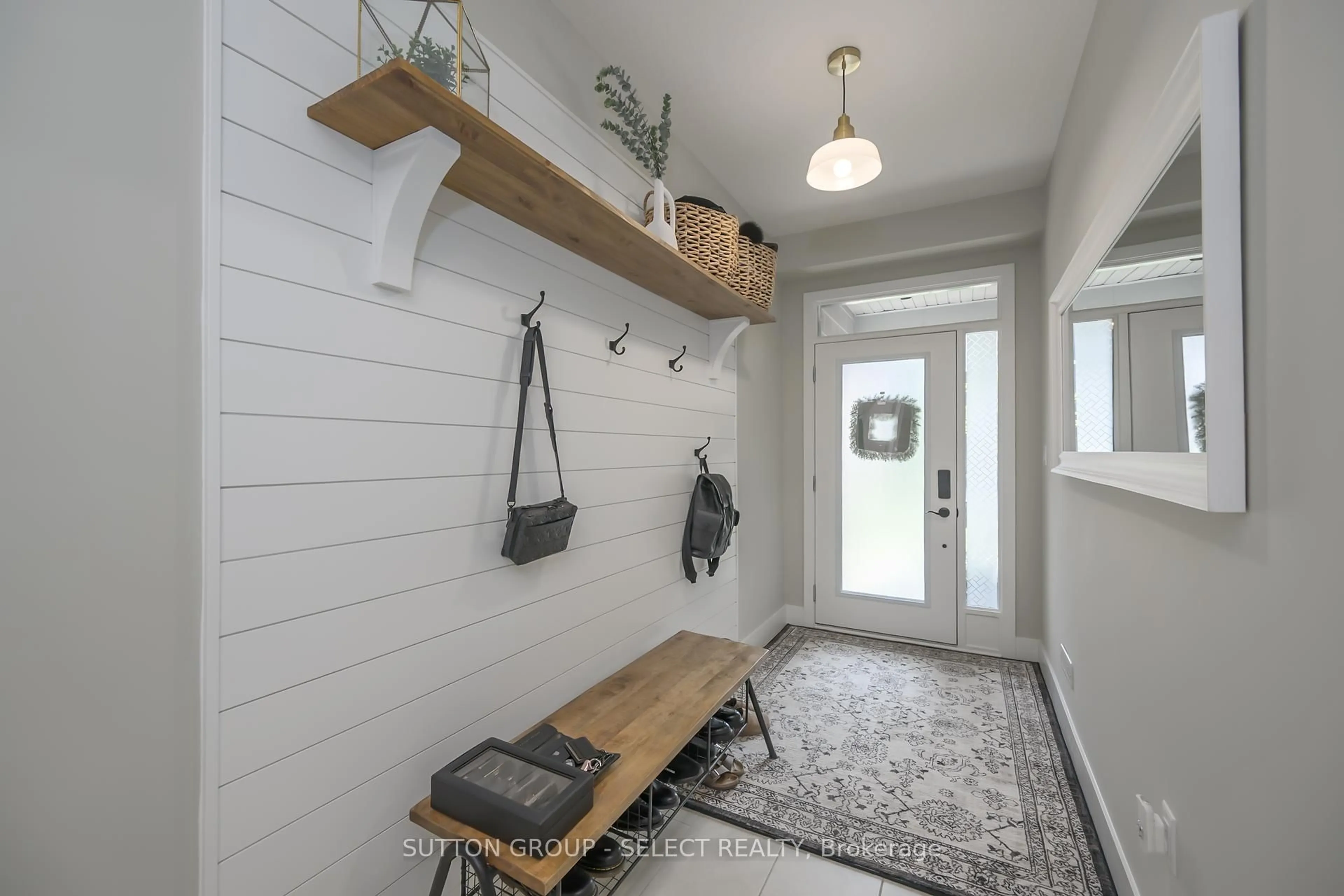 Indoor entryway for 177 Edgevalley Rd #39, London East Ontario N5V 0C5