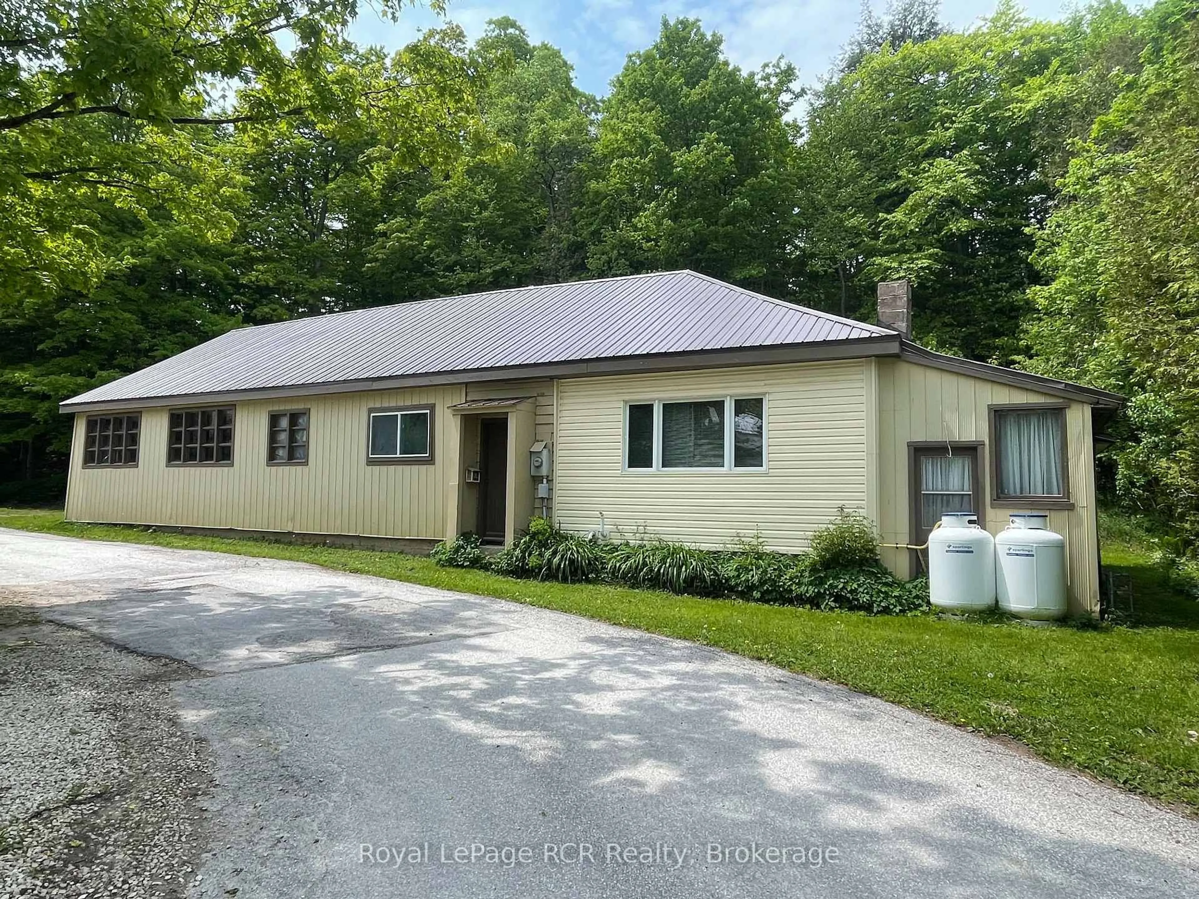 A pic from outside/outdoor area/front of a property/back of a property/a pic from drone, unknown for 30 Sydenham St, Grey Highlands Ontario N0C 1E0