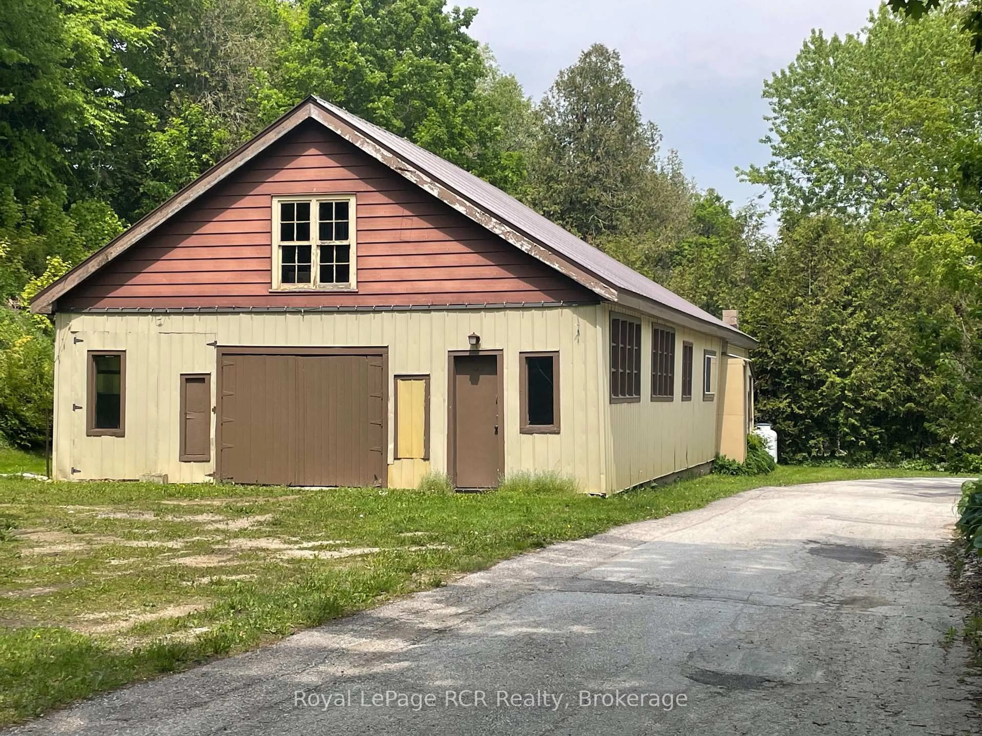 Indoor garage for 30 Sydenham St, Grey Highlands Ontario N0C 1E0