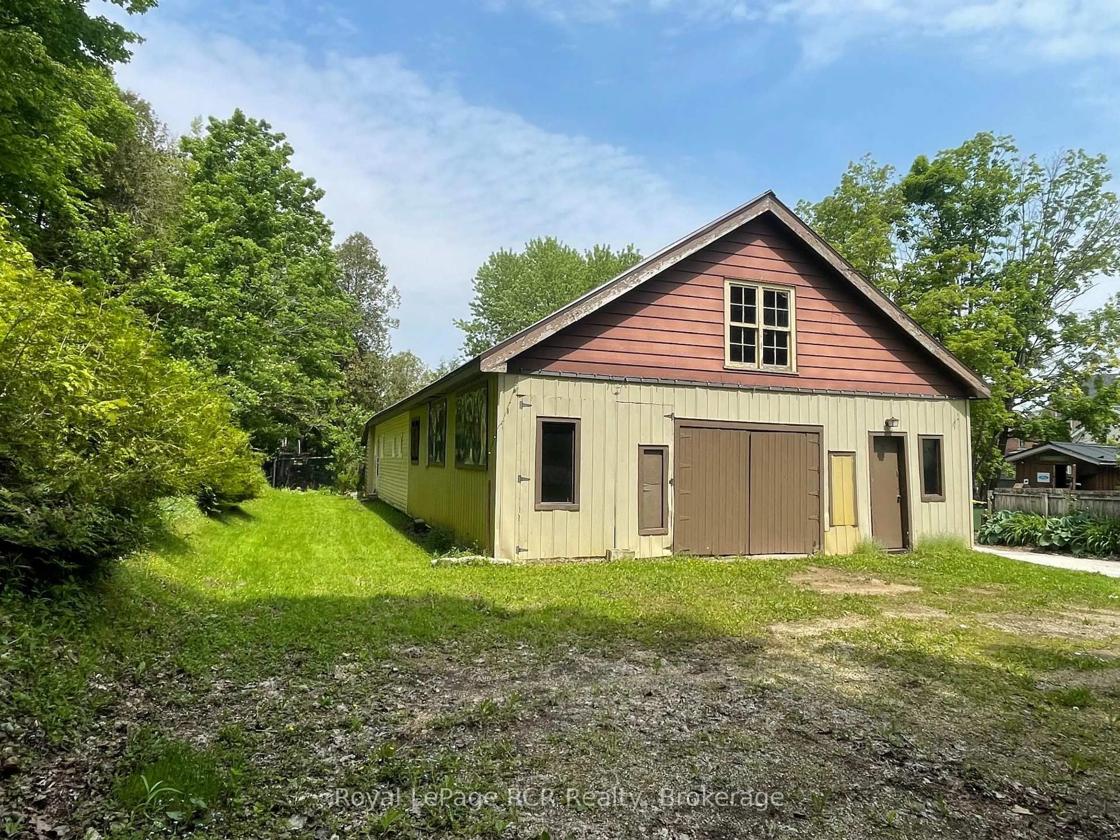 Shed for 30 Sydenham St, Grey Highlands Ontario N0C 1E0