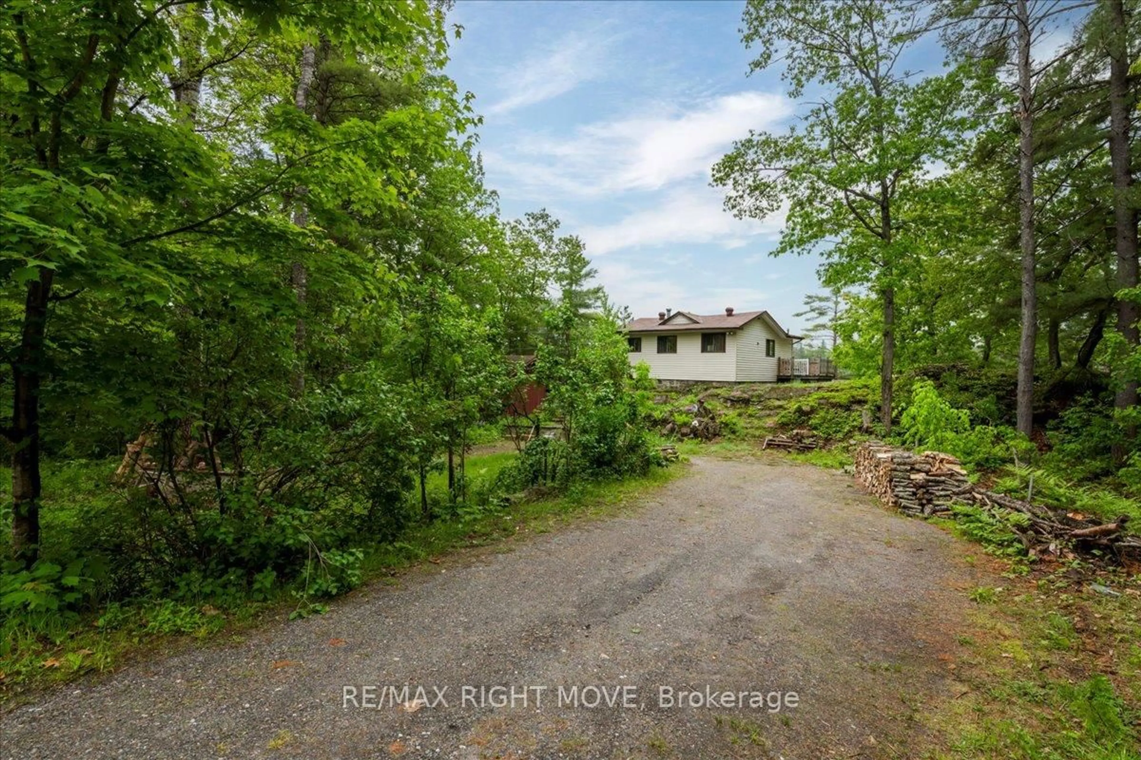 A pic from outside/outdoor area/front of a property/back of a property/a pic from drone, unknown for 16-17 Loon Lake Rd, Gravenhurst Ontario P1P 0E5