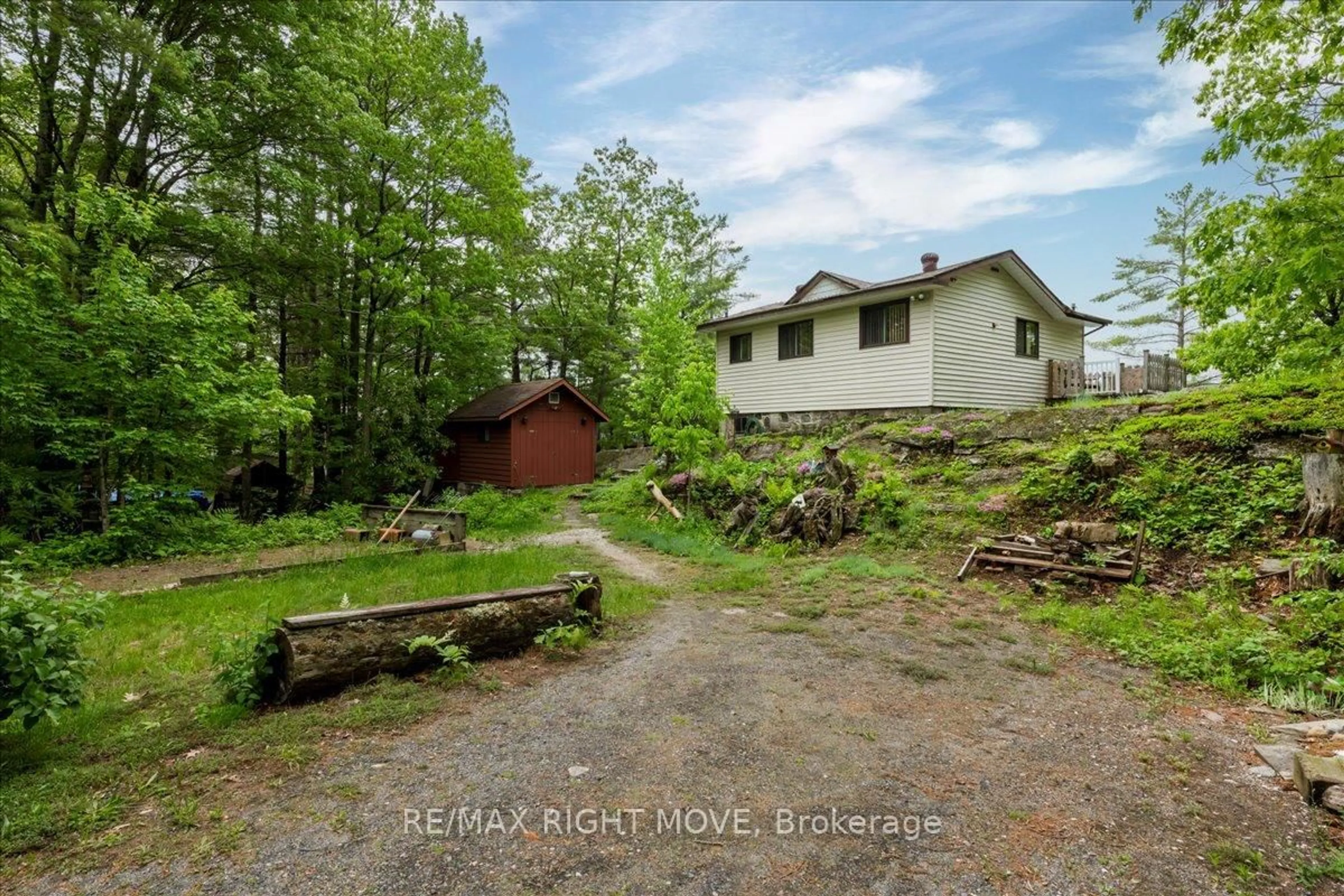 A pic from outside/outdoor area/front of a property/back of a property/a pic from drone, street for 16-17 Loon Lake Rd, Gravenhurst Ontario P1P 0E5