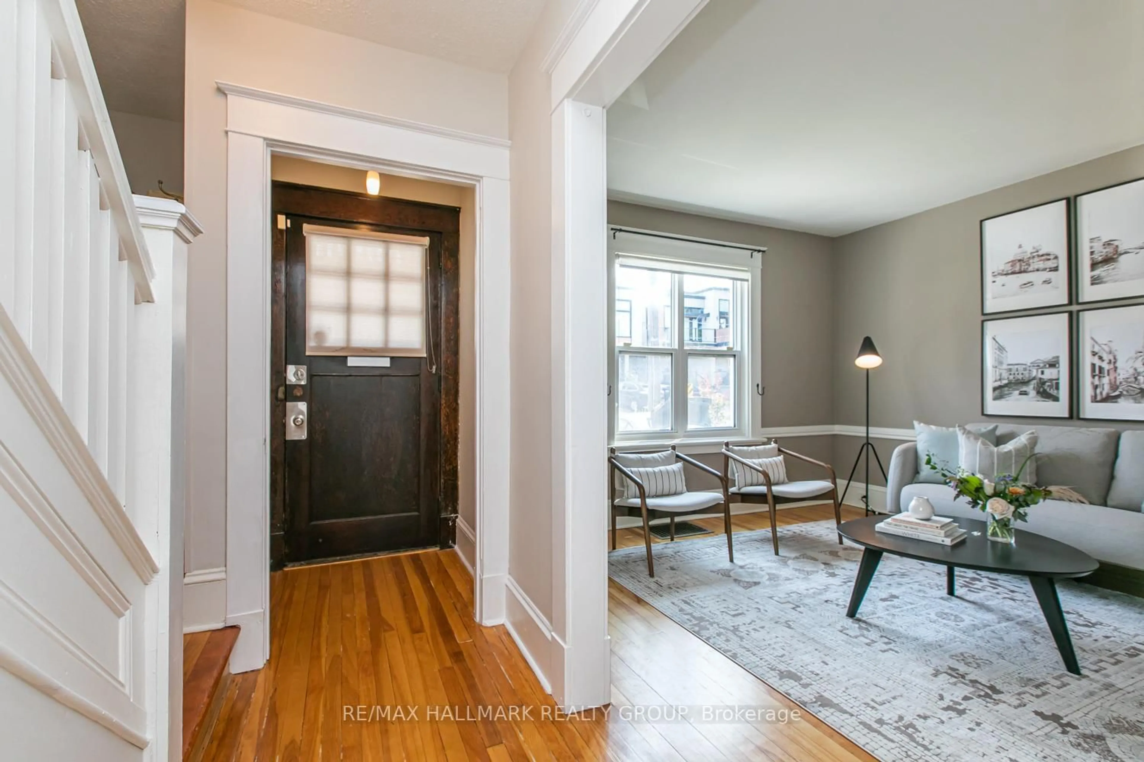 Indoor entryway for 636 Chapel St, Ottawa Ontario K1N 7Z9