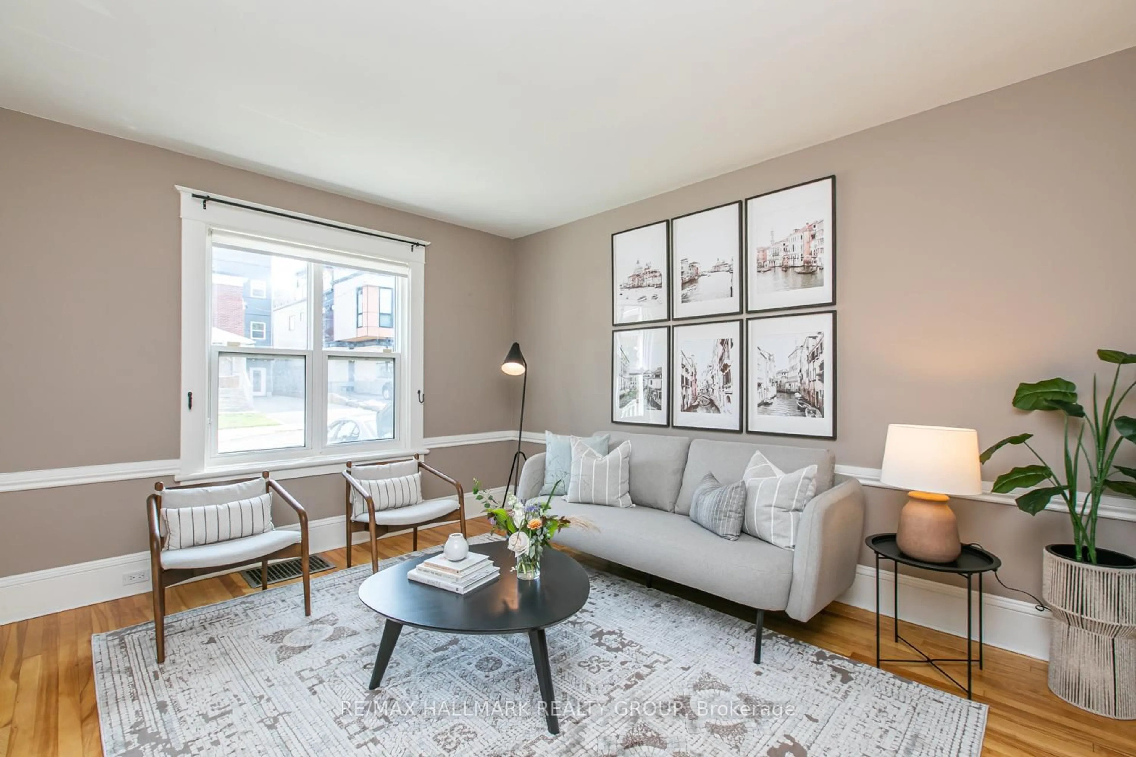 Living room with furniture, unknown for 636 Chapel St, Ottawa Ontario K1N 7Z9