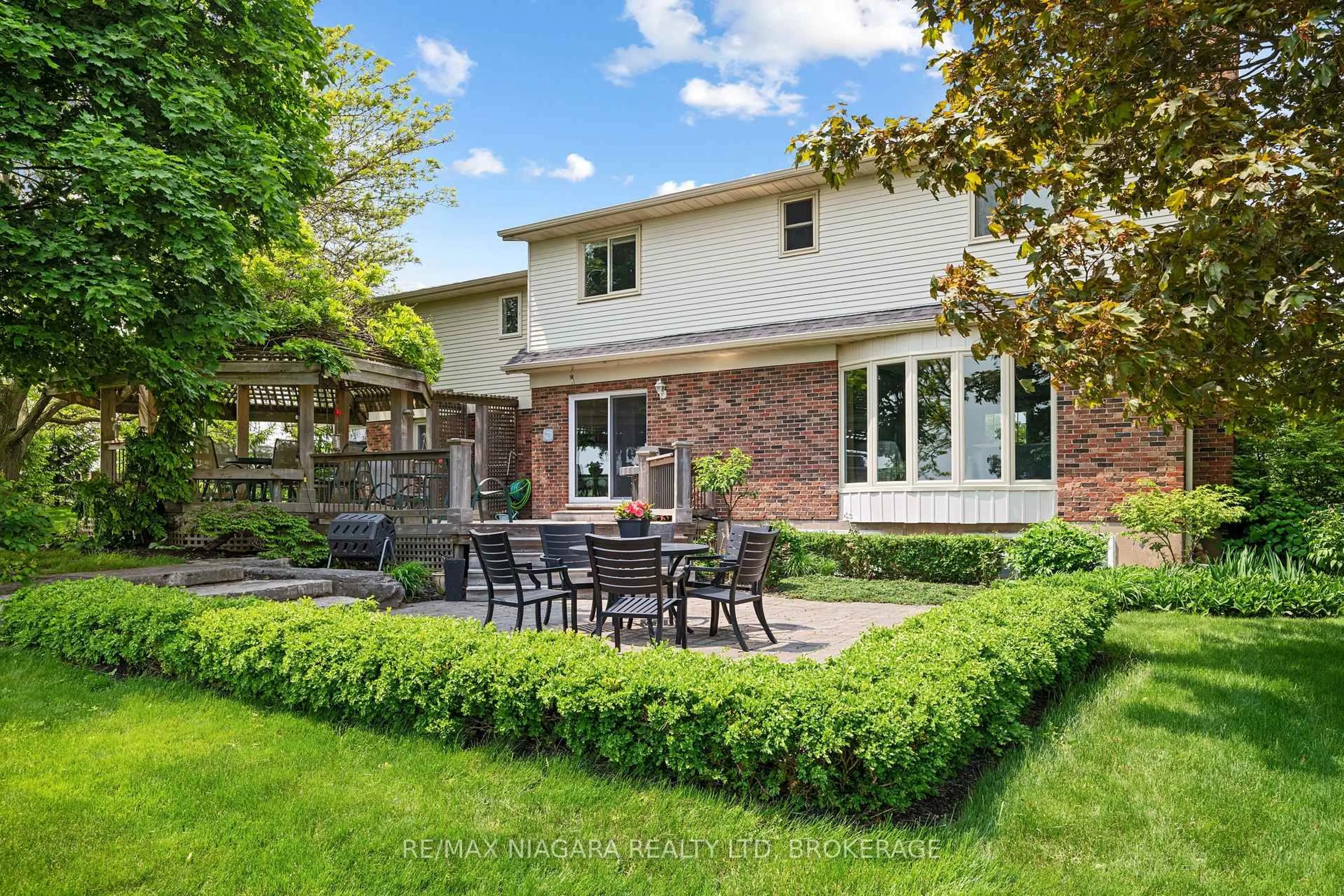 Patio, street for 2698 Twenty Rd. Rd, Lincoln Ontario L0S 1C0