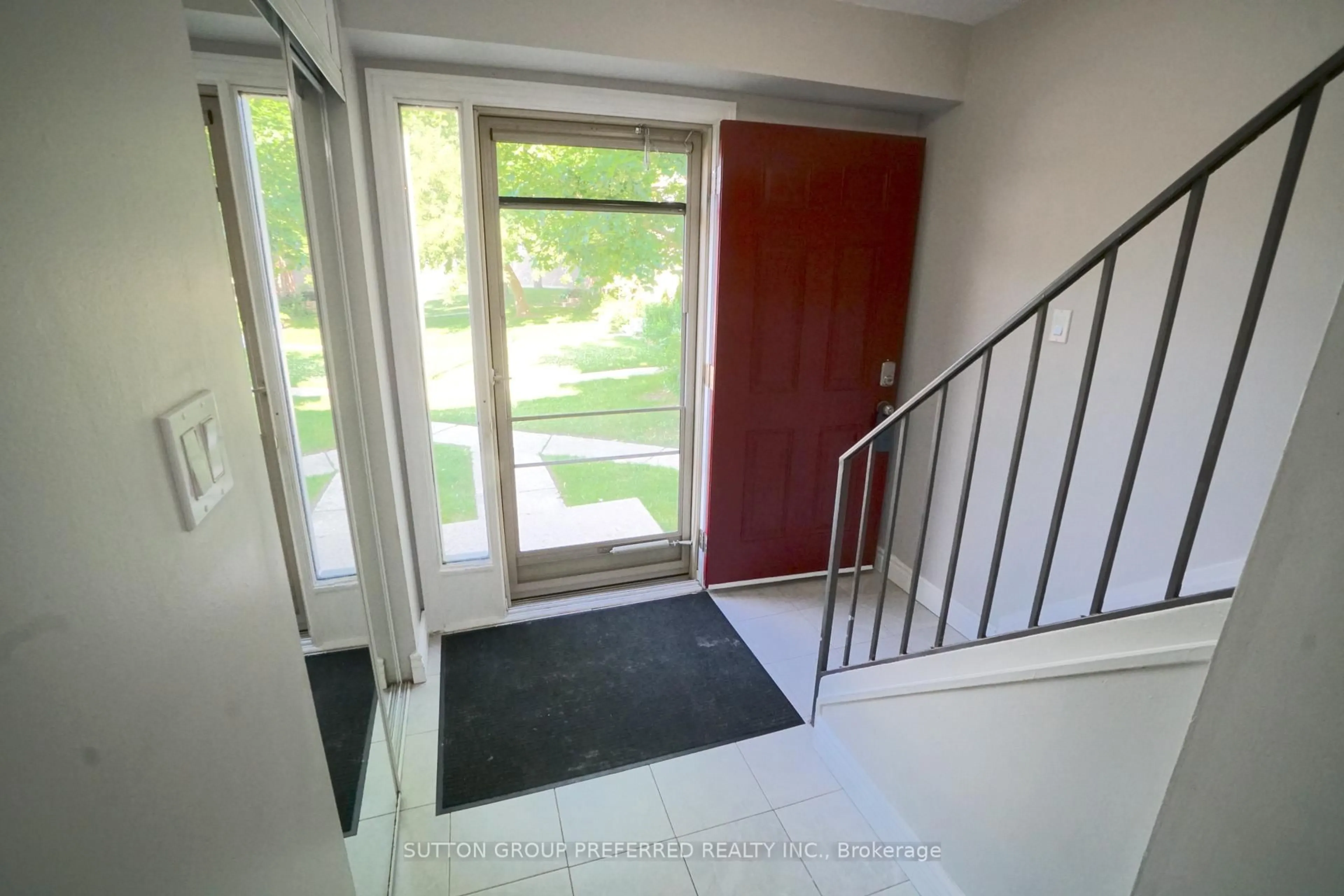 Indoor foyer for 1600 Culver Dr #88, London East Ontario N5V 3H5