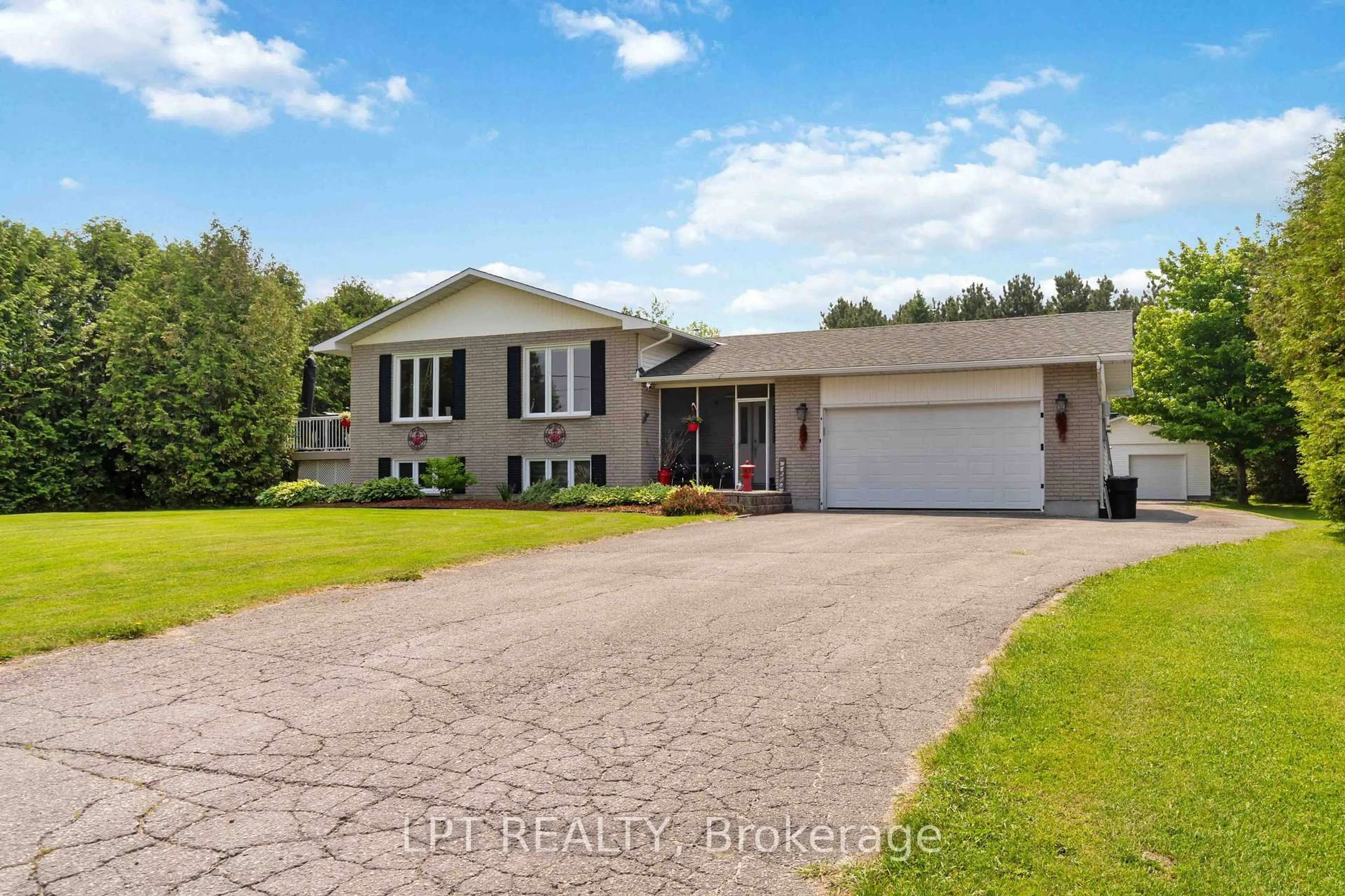 A pic from outside/outdoor area/front of a property/back of a property/a pic from drone, water/lake/river/ocean view for 4022 Indian Creek Rd, Clarence-Rockland Ontario K0A 2A0
