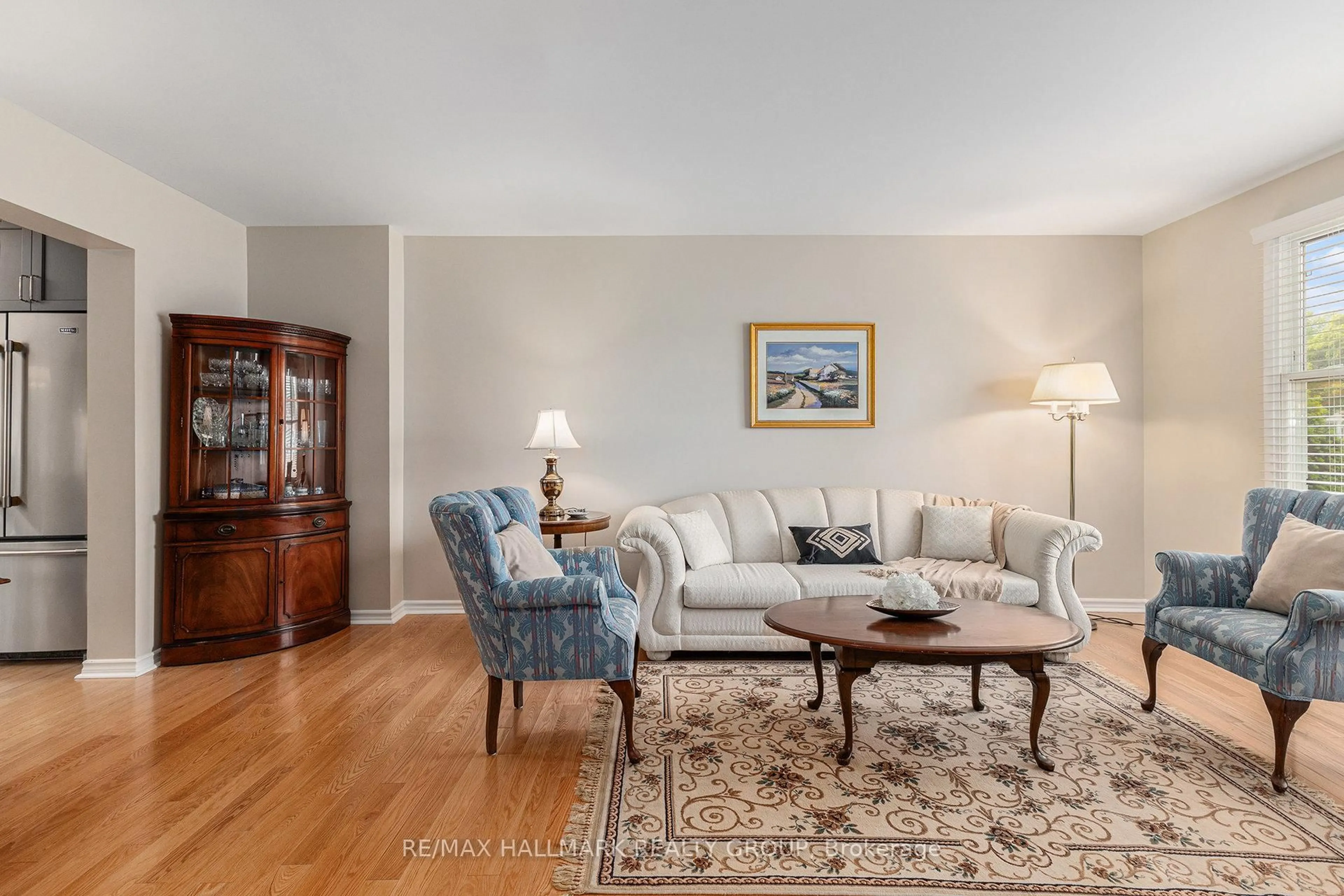 Living room with furniture, unknown for 2168 Bickerton Ave, Ottawa Ontario K1J 6Y3