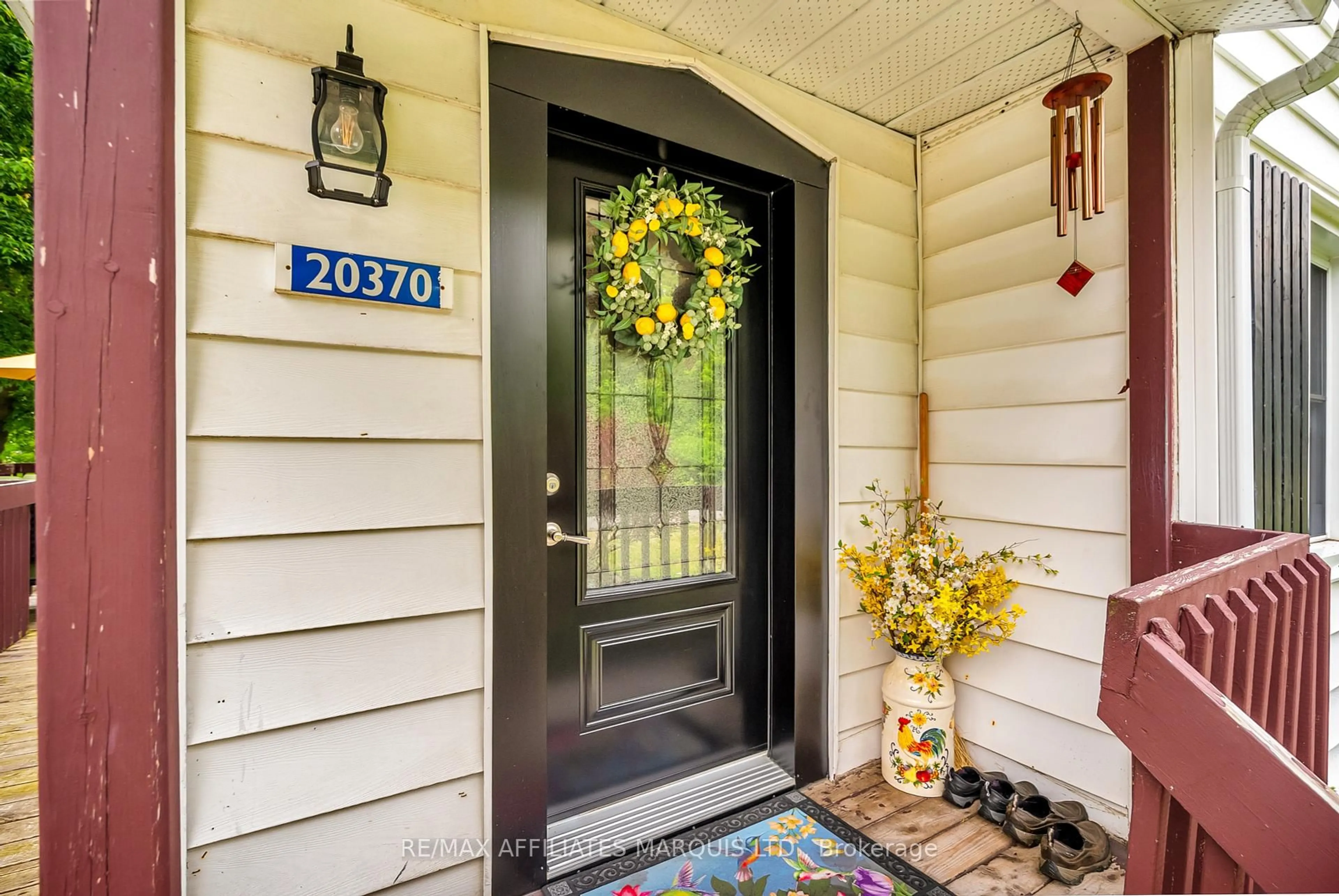 Indoor entryway for 20370 Knox St, South Glengarry Ontario K0C 2C0
