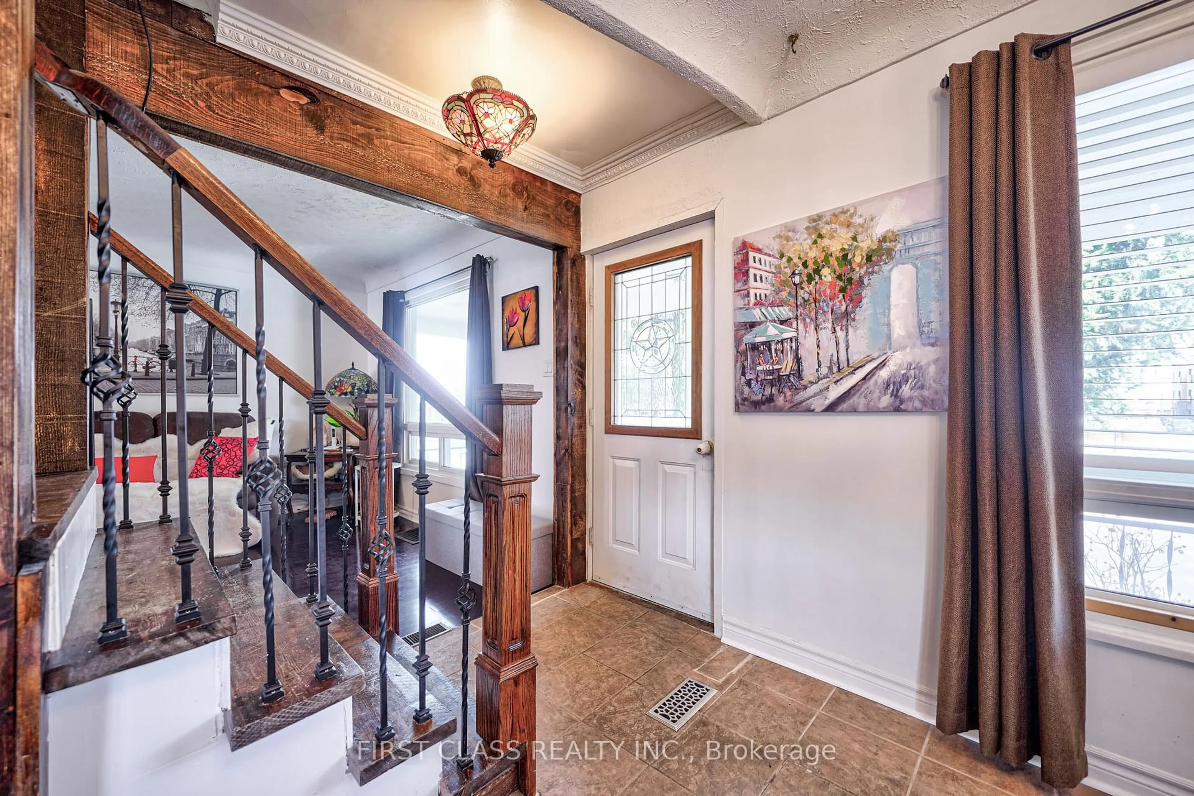 Indoor entryway for 260 King St, Hamilton Ontario L8G 1M1