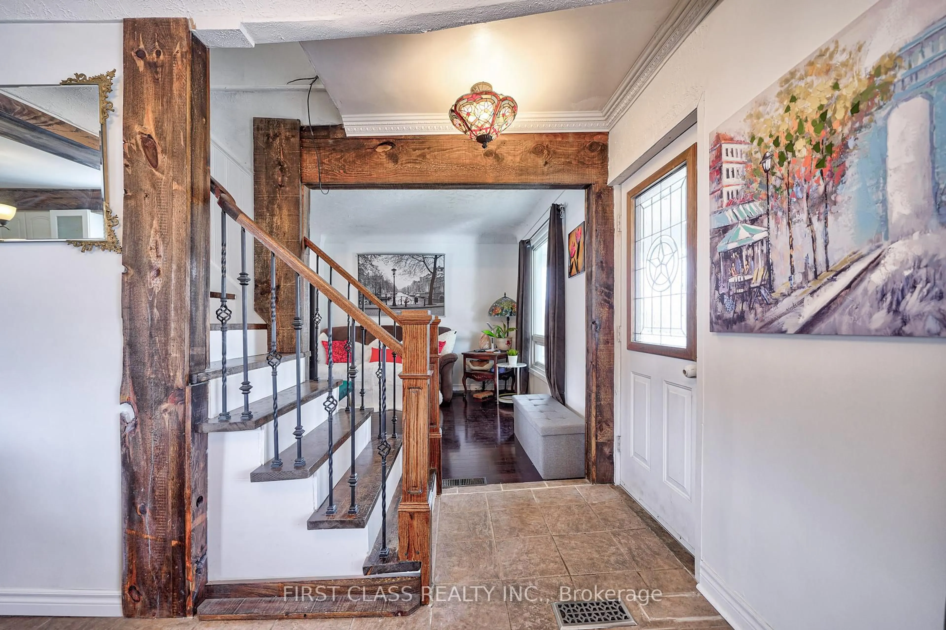 Indoor entryway for 260 King St, Hamilton Ontario L8G 1M1
