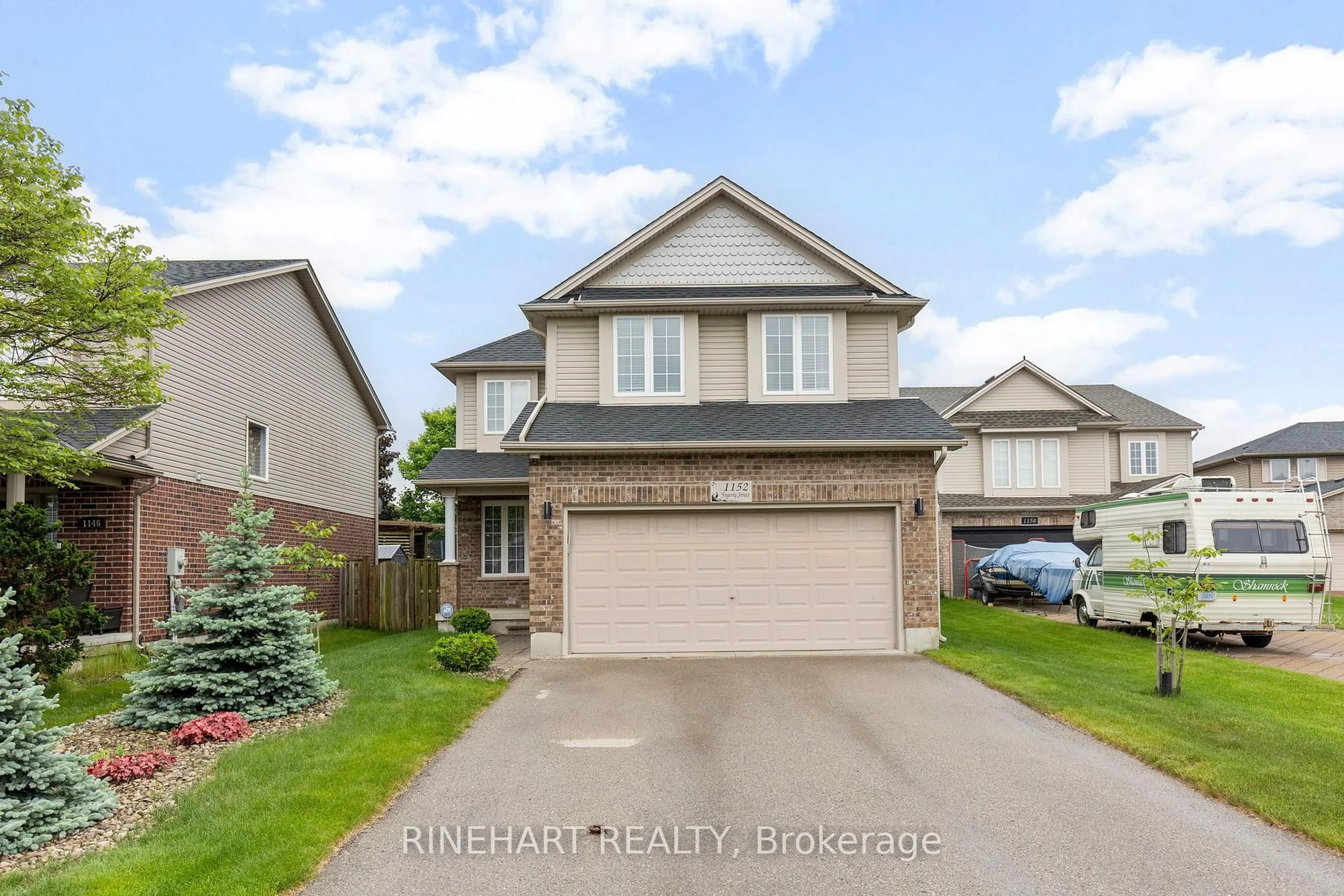 A pic from outside/outdoor area/front of a property/back of a property/a pic from drone, street for 1152 Fogerty St, London North Ontario N5X 4P3