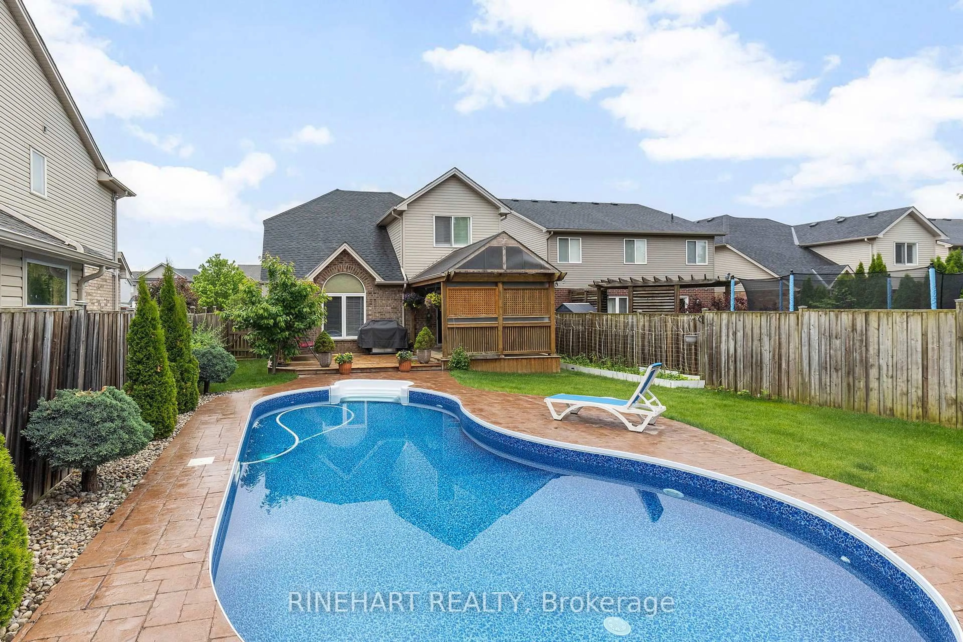 Pool for 1152 Fogerty St, London North Ontario N5X 4P3