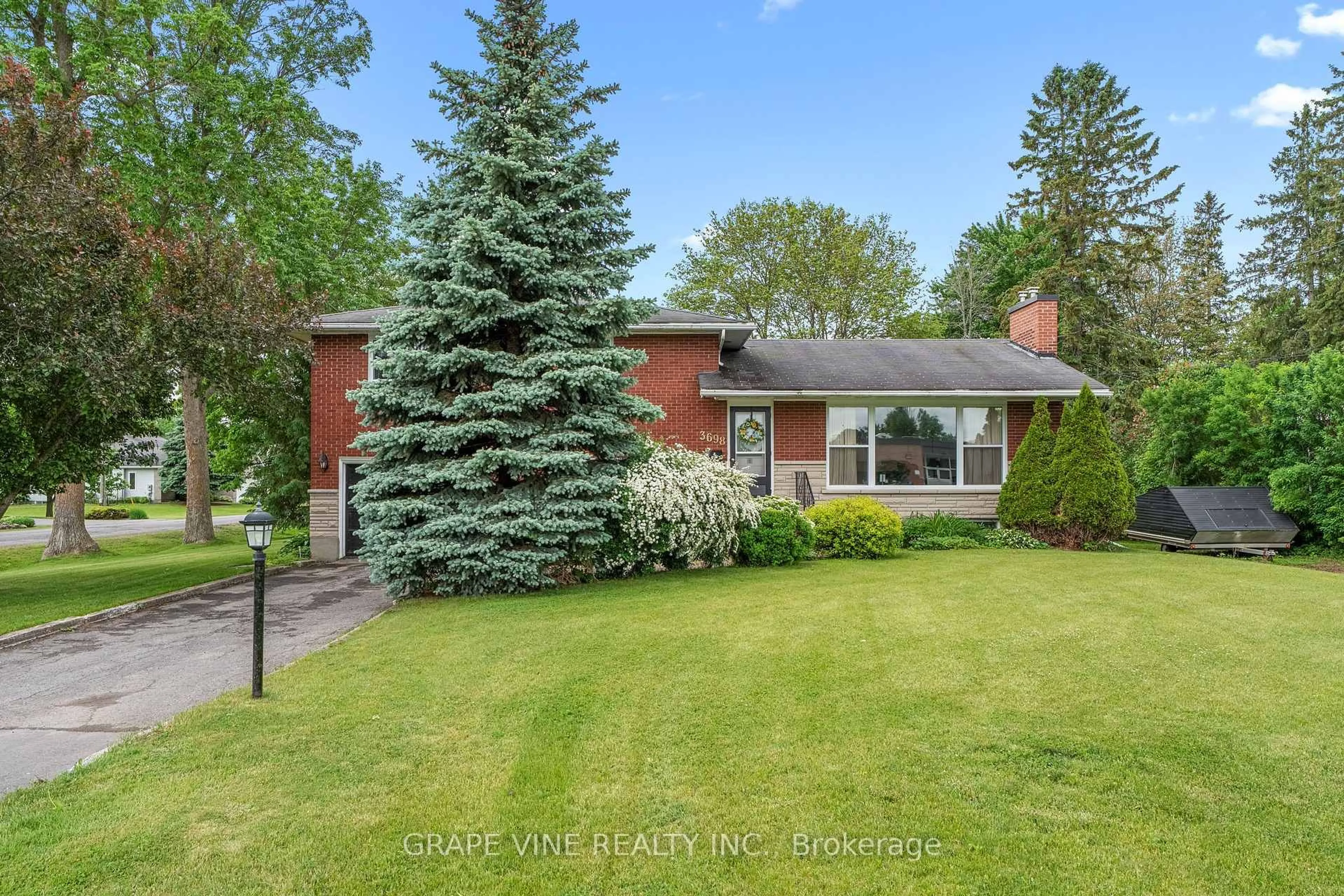 Home with brick exterior material, street for 3698 Mcbean St, Richmond Ontario K0A 2Z0