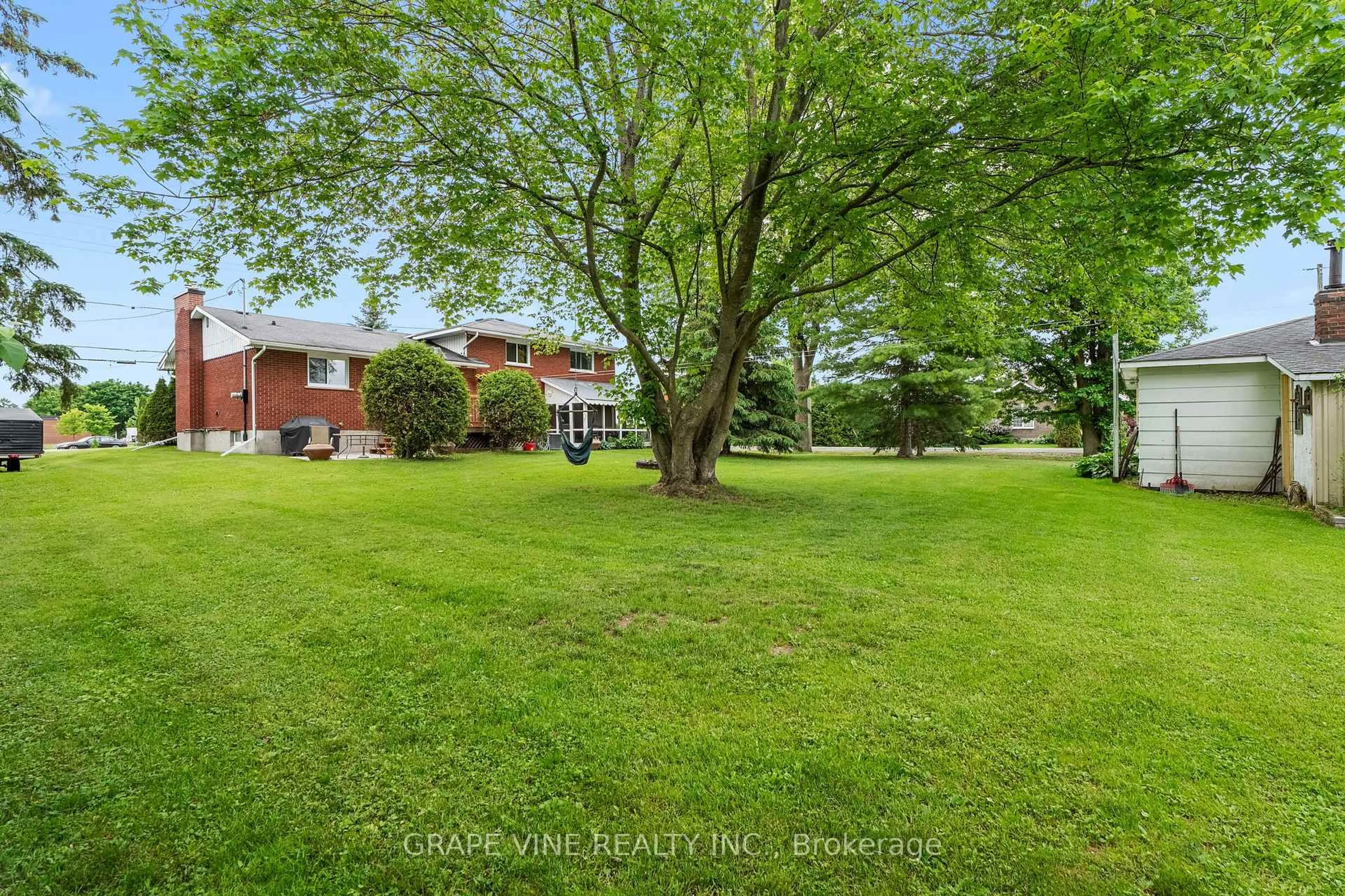 A pic from outside/outdoor area/front of a property/back of a property/a pic from drone, unknown for 3698 Mcbean St, Richmond Ontario K0A 2Z0