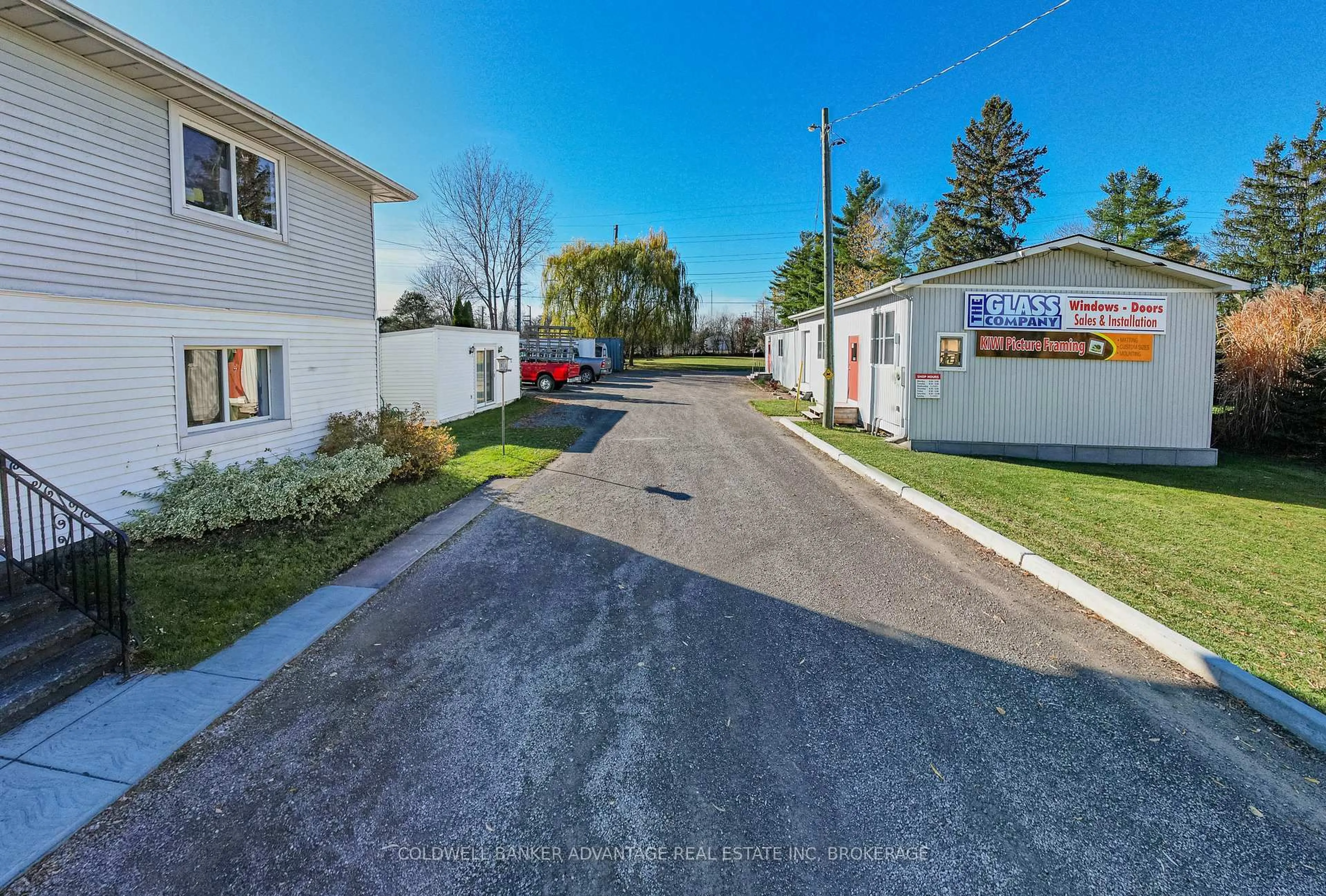 A pic from outside/outdoor area/front of a property/back of a property/a pic from drone, street for 1563 Thompson Rd, Fort Erie Ontario L2A 5M4
