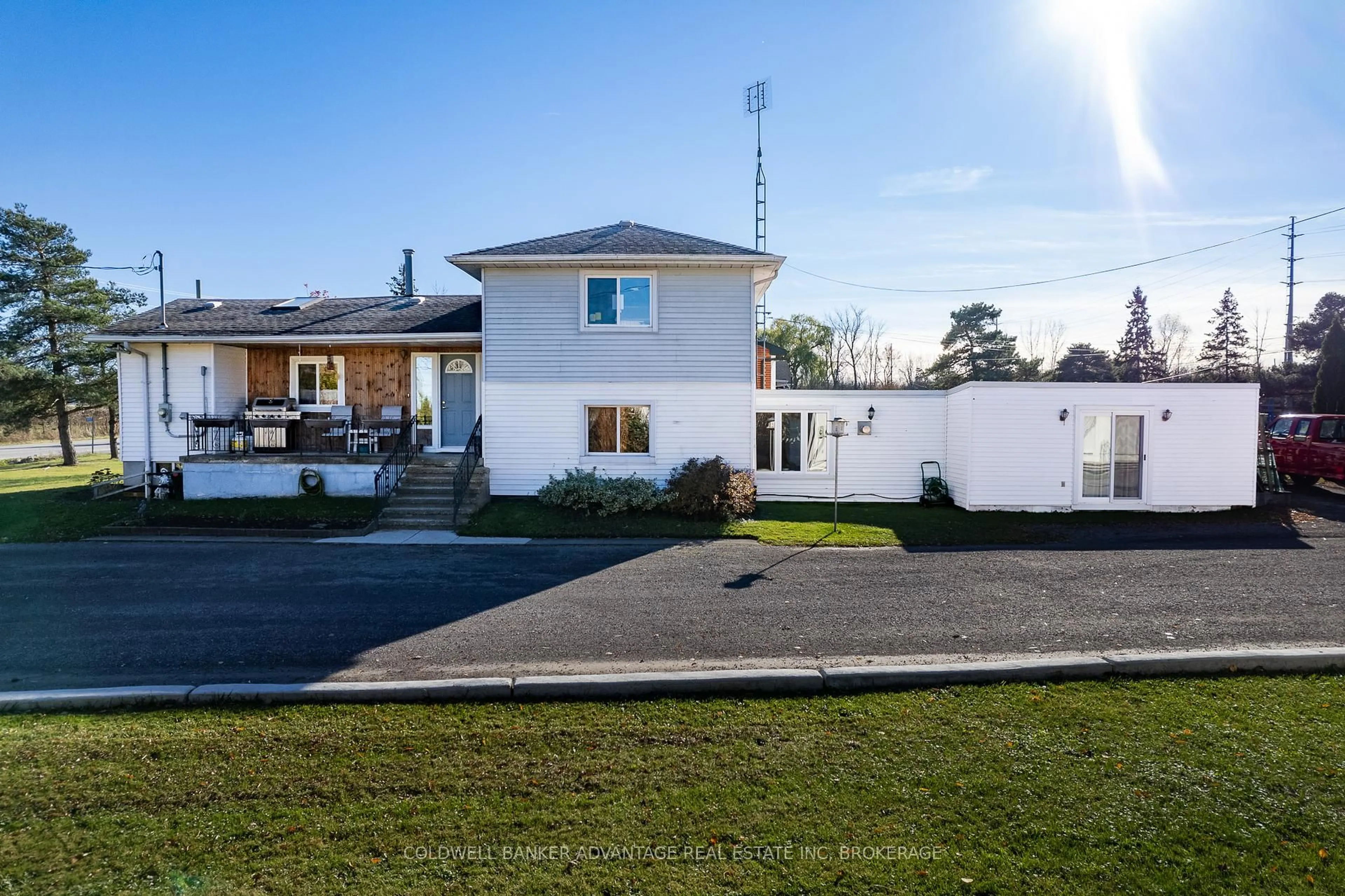 A pic from outside/outdoor area/front of a property/back of a property/a pic from drone, street for 1563 Thompson Rd, Fort Erie Ontario L2A 5M4