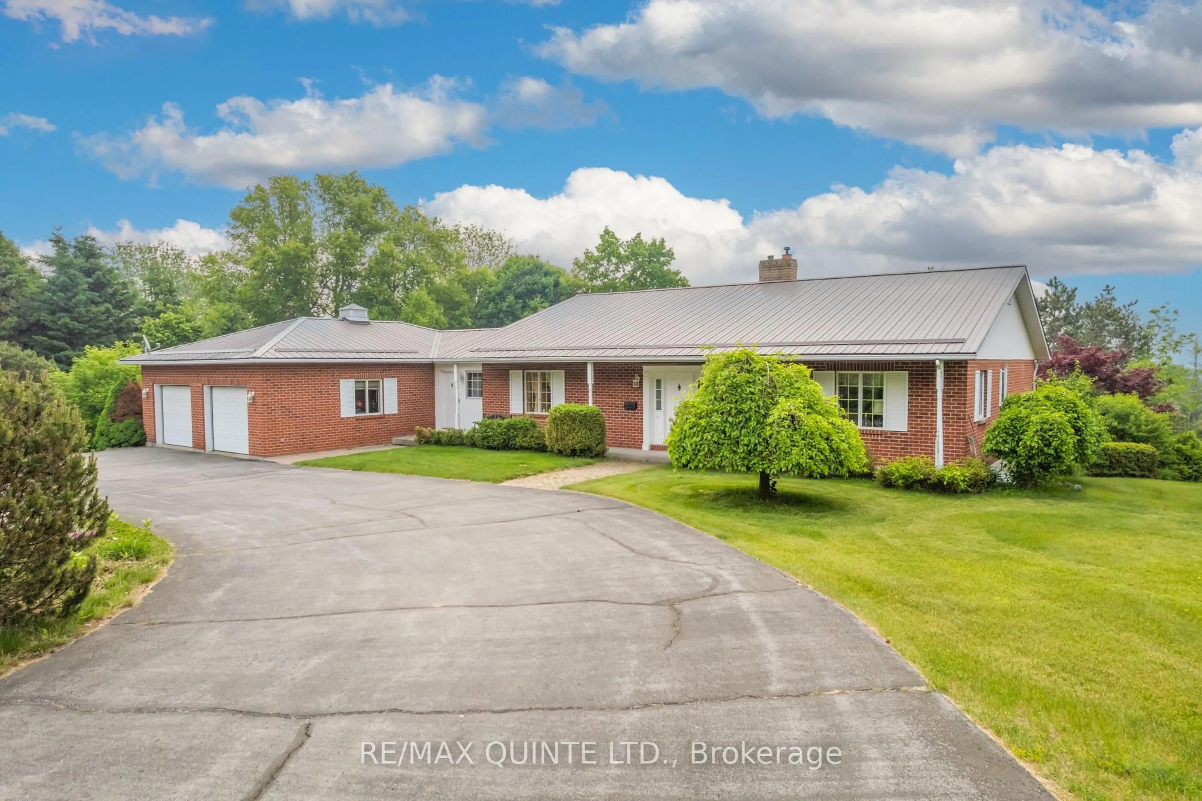 A pic from outside/outdoor area/front of a property/back of a property/a pic from drone, street for 55 Oakridge Dr, Brighton Ontario K0K 1H0