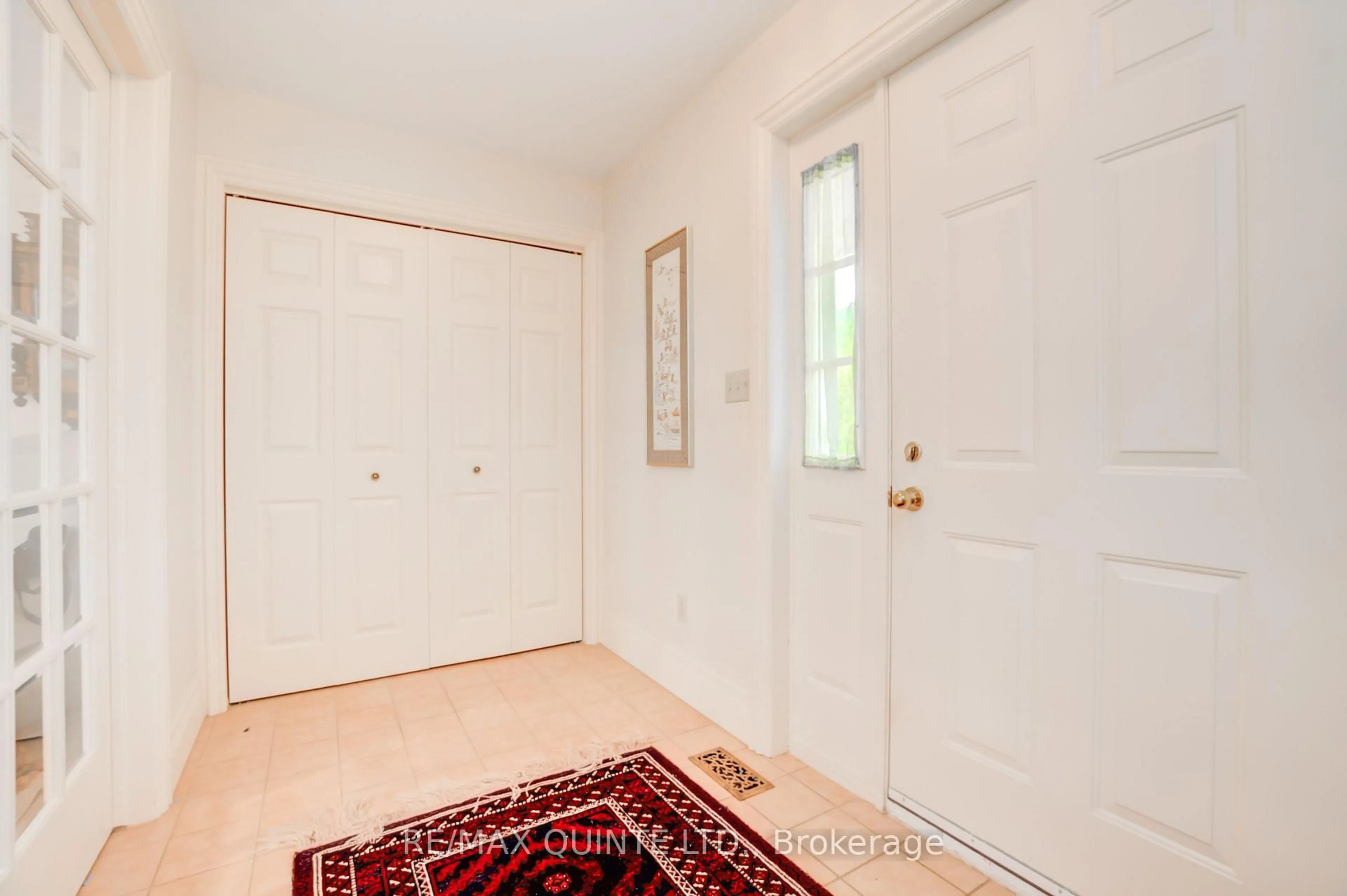 Indoor entryway for 55 Oakridge Dr, Brighton Ontario K0K 1H0