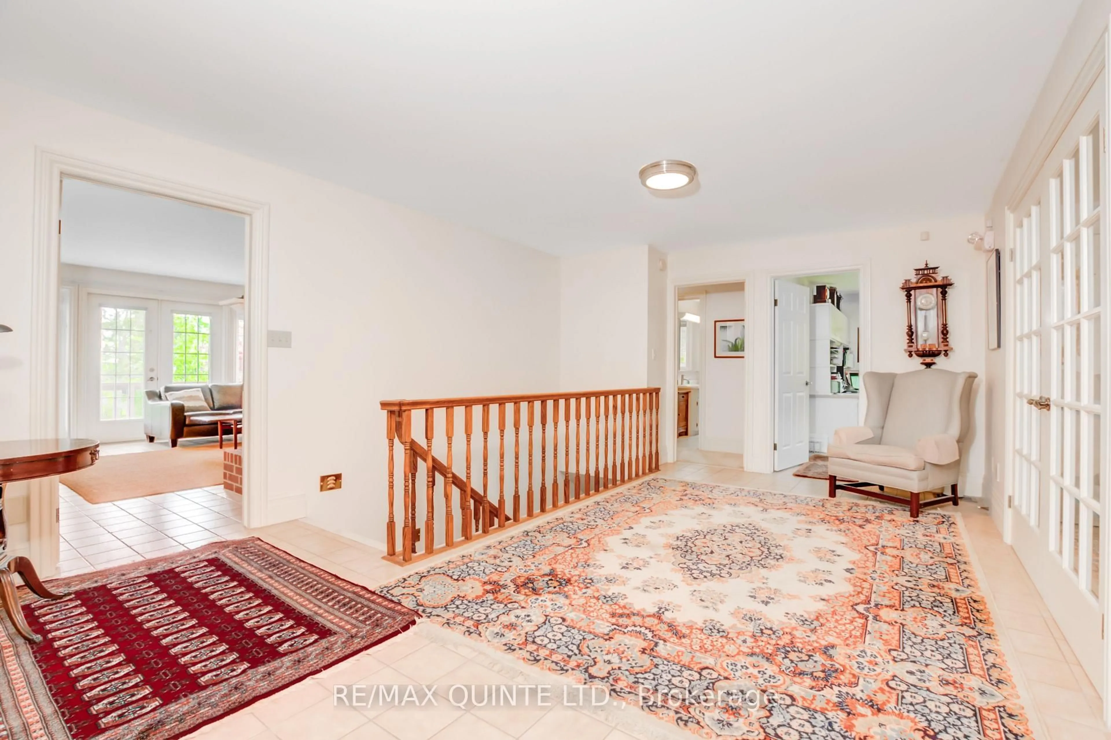 Indoor foyer for 55 Oakridge Dr, Brighton Ontario K0K 1H0