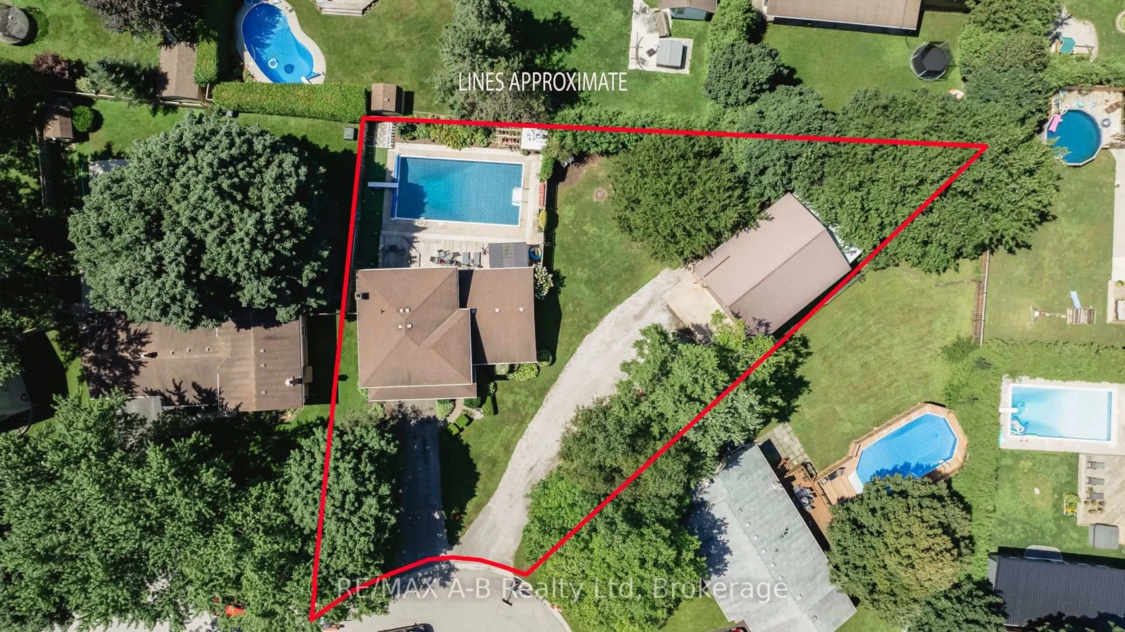 A pic from outside/outdoor area/front of a property/back of a property/a pic from drone, street for 18 CONWAY Crt, Zorra Ontario N0M 2M0