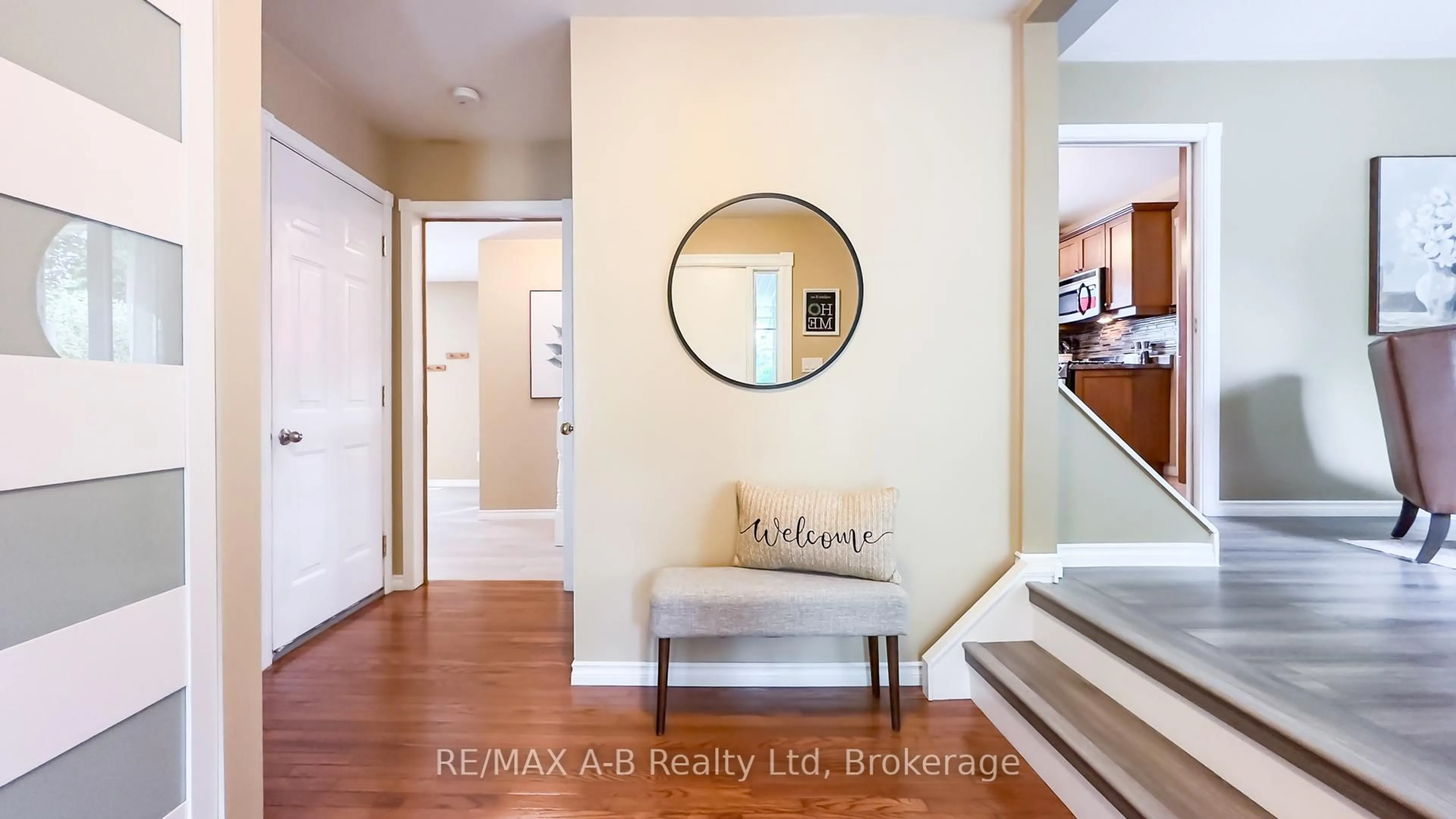 Indoor entryway for 18 CONWAY Crt, Zorra Ontario N0M 2M0