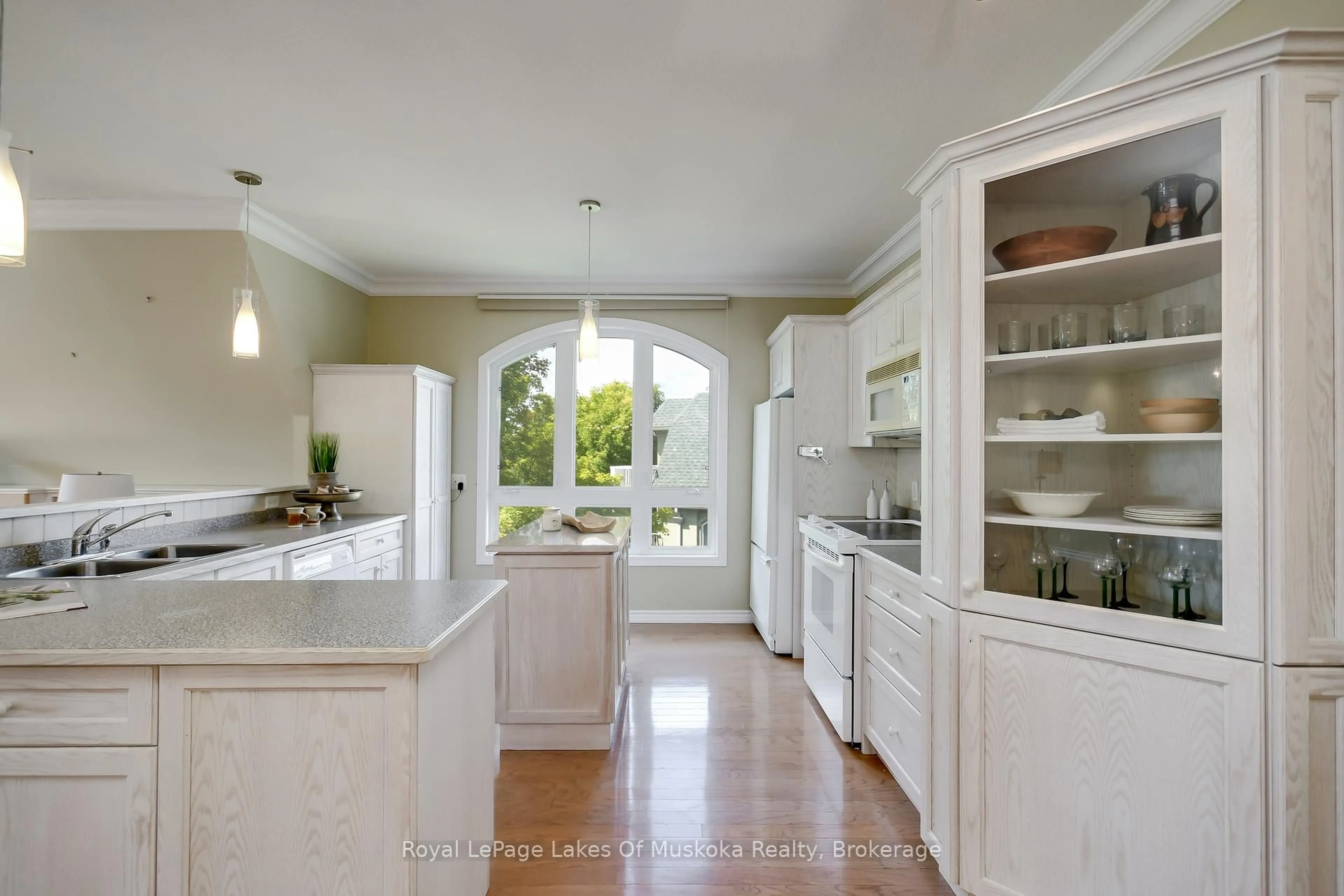 Open concept kitchen, ceramic/tile floor for 31 Dairy Lane #401, Huntsville Ontario P1H 1L7