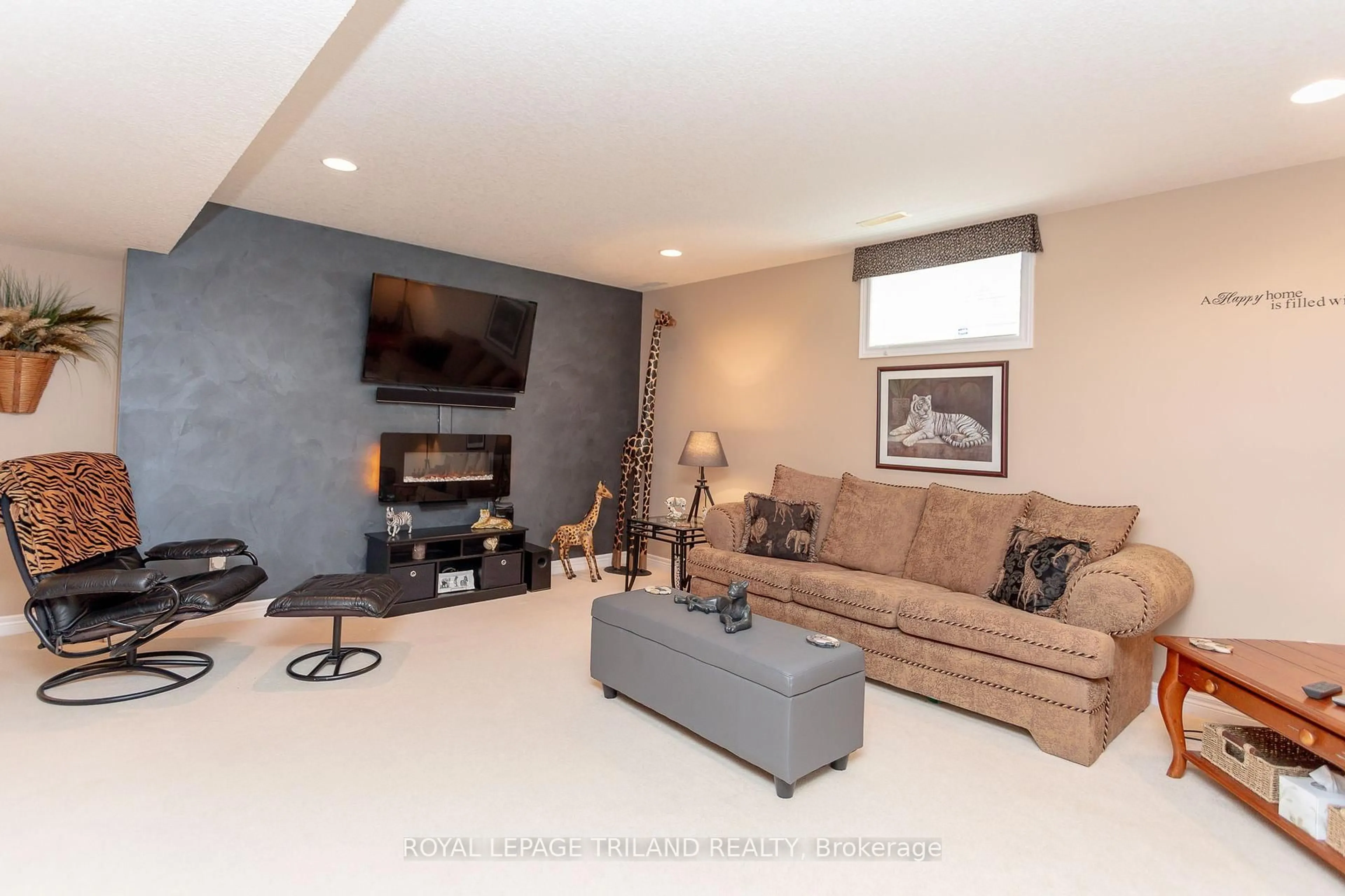 Living room with furniture, unknown for 53 Augusta Cres, St. Thomas Ontario N5R 6K1
