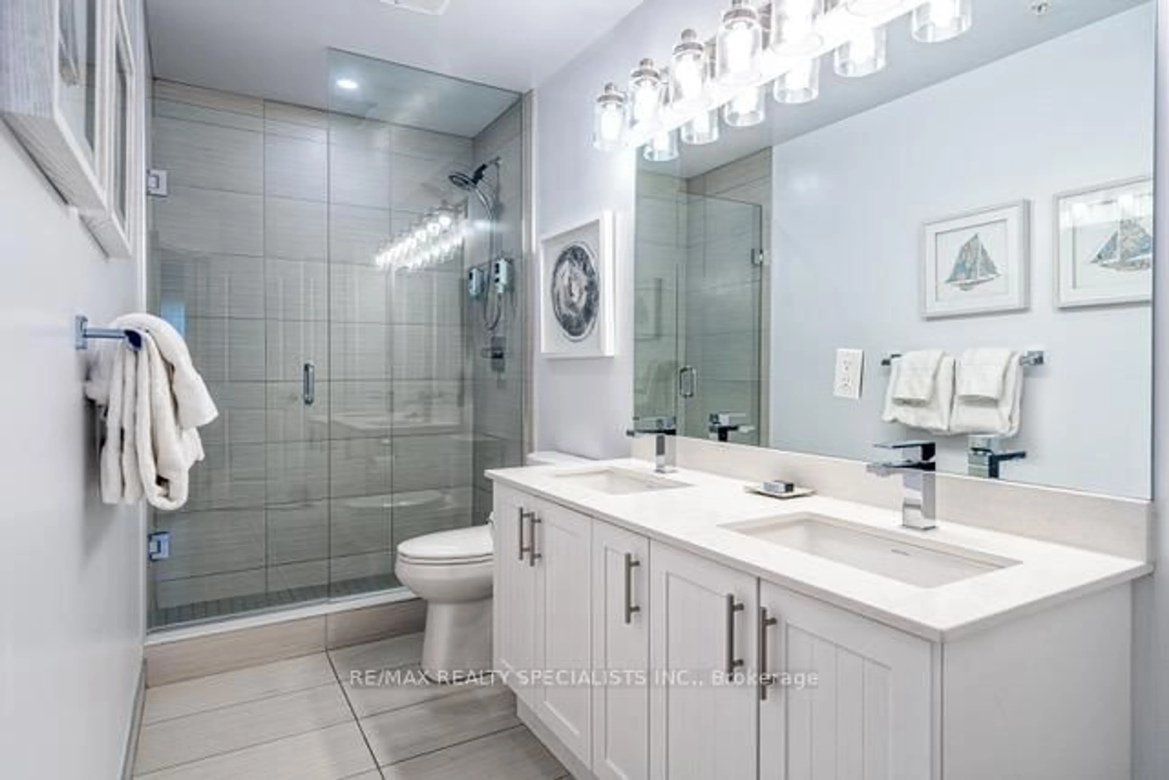 Contemporary bathroom, ceramic/tile floor for 25 Pen Lake Point Rd #230, Huntsville Ontario P1H 1A9