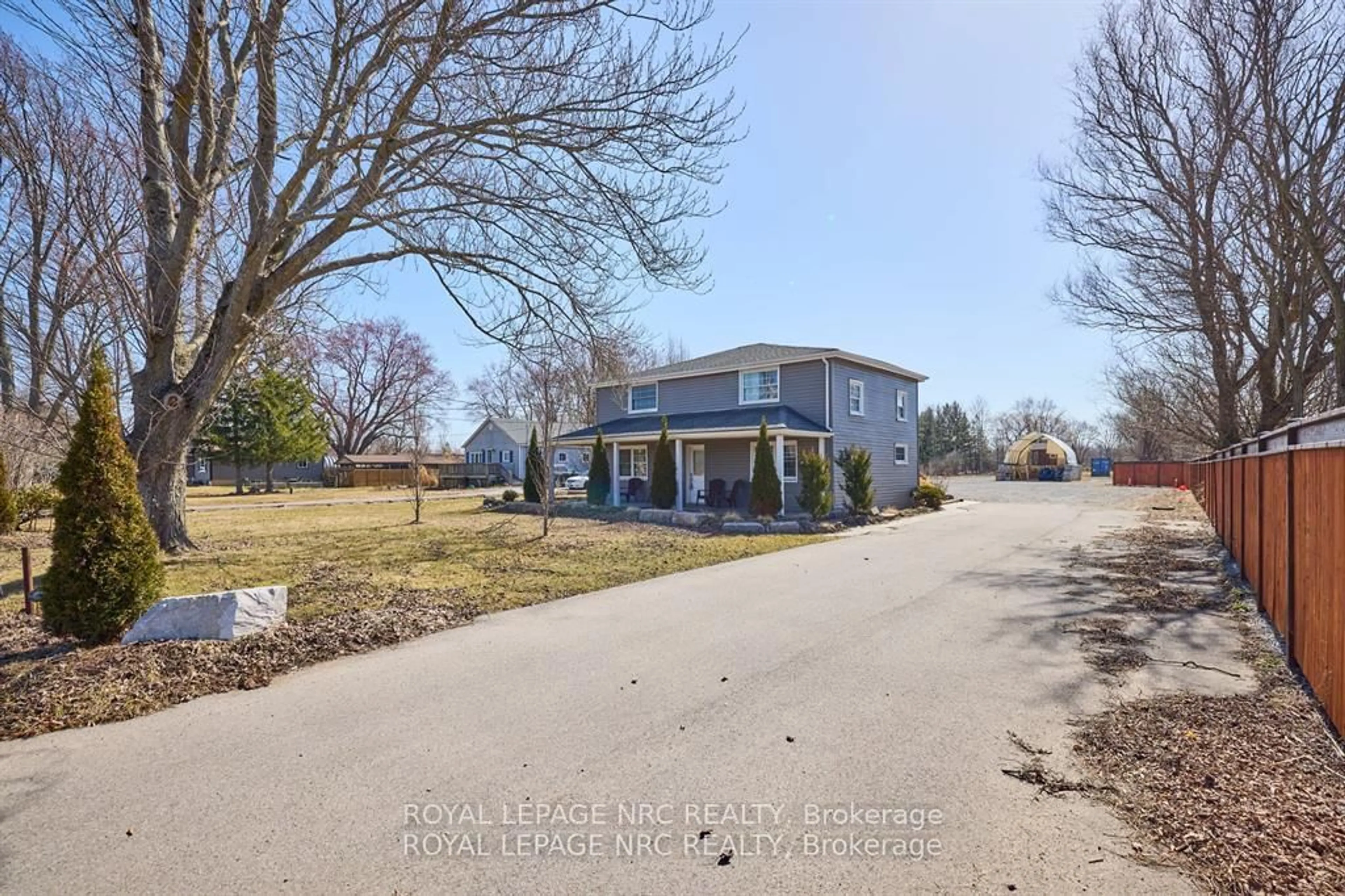A pic from outside/outdoor area/front of a property/back of a property/a pic from drone, street for 2523 Port Robinson Rd, Thorold Ontario L3B 5N5
