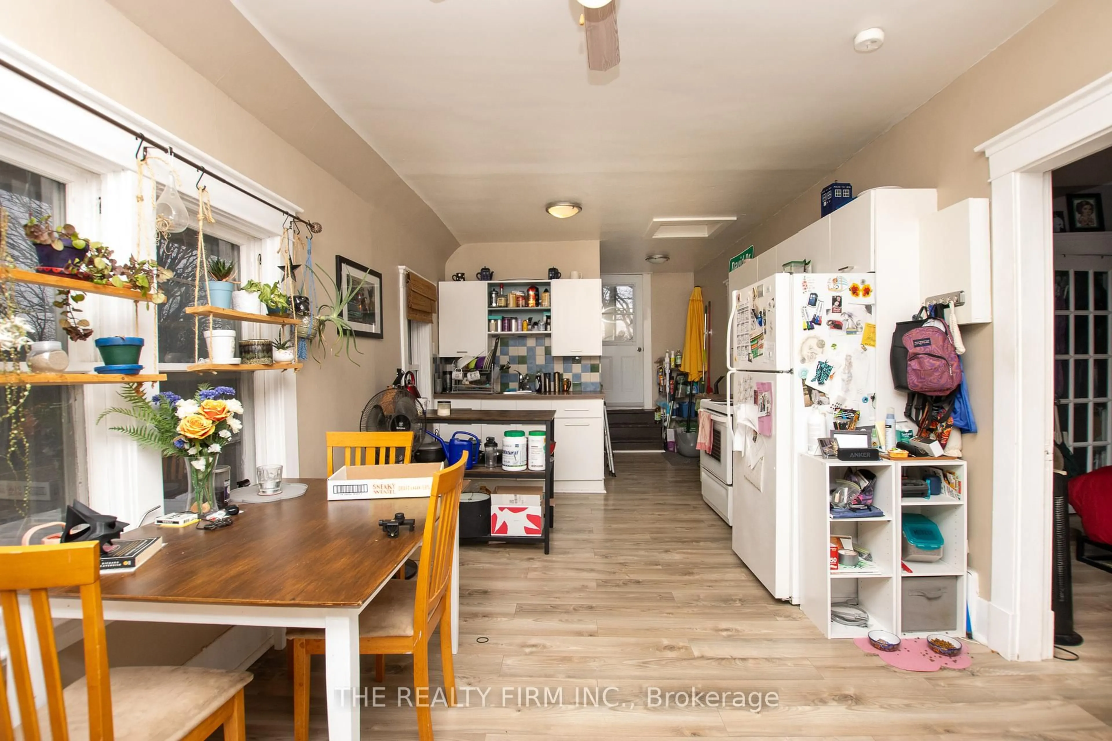 Standard kitchen, unknown for 666 Lorne Ave, London East Ontario N5W 3K5