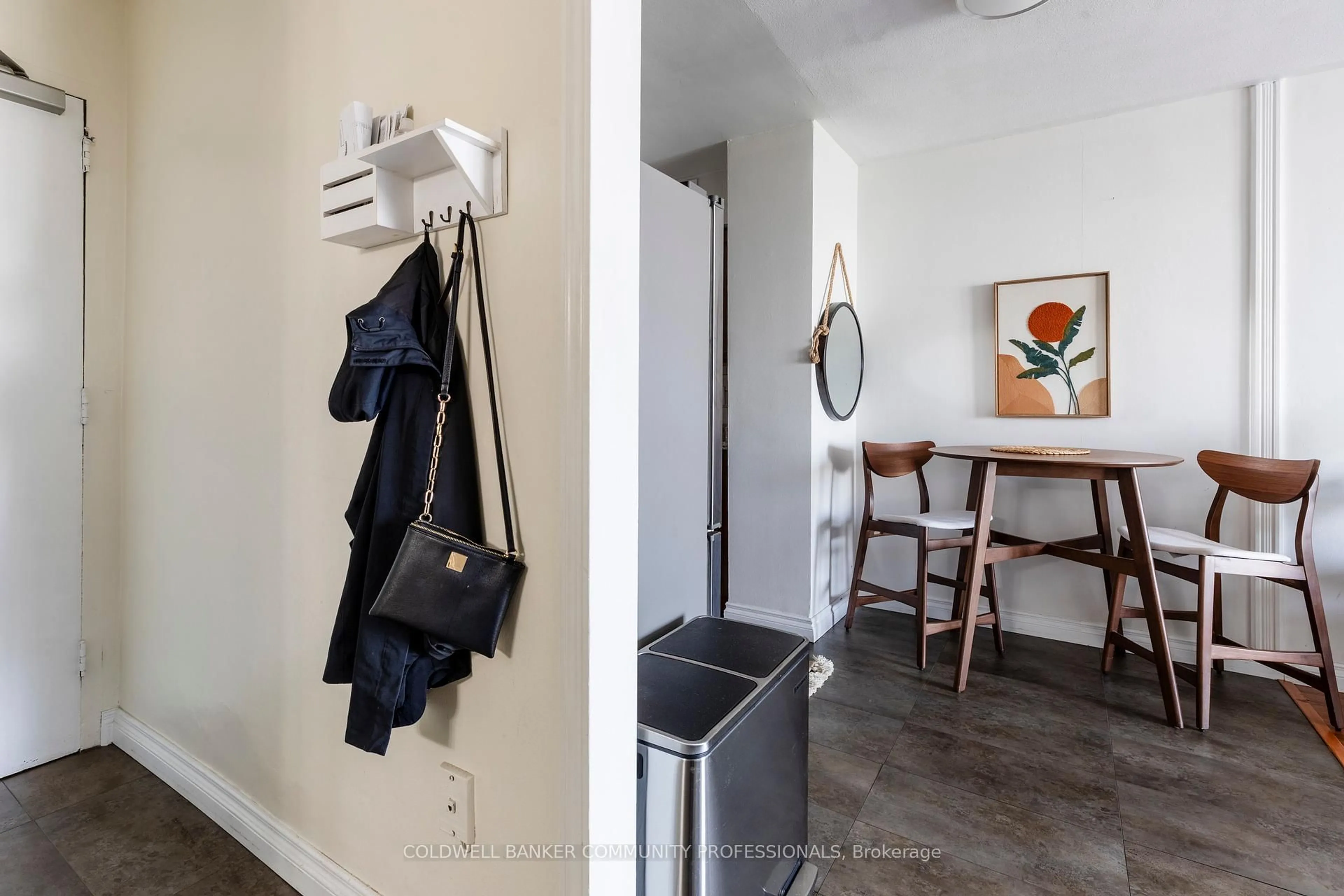 Indoor entryway for 141 Catharine St #902, Hamilton Ontario L8N 2J7